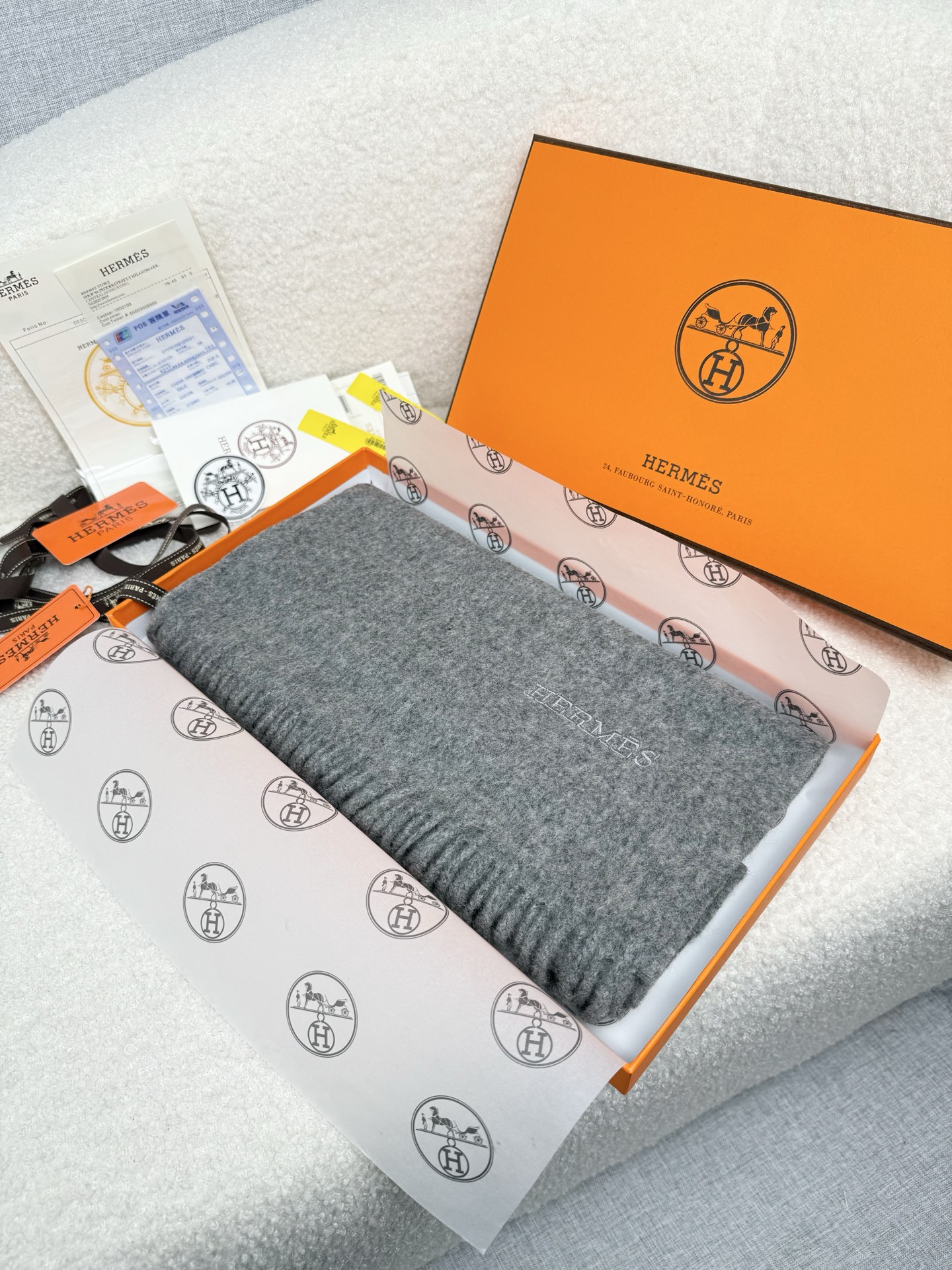 。。H家。【经典灰色-双面男士羊绒围巾】感觉有了它真心不会再爱了.QC手里扣下的.真正专柜正品.全部今年