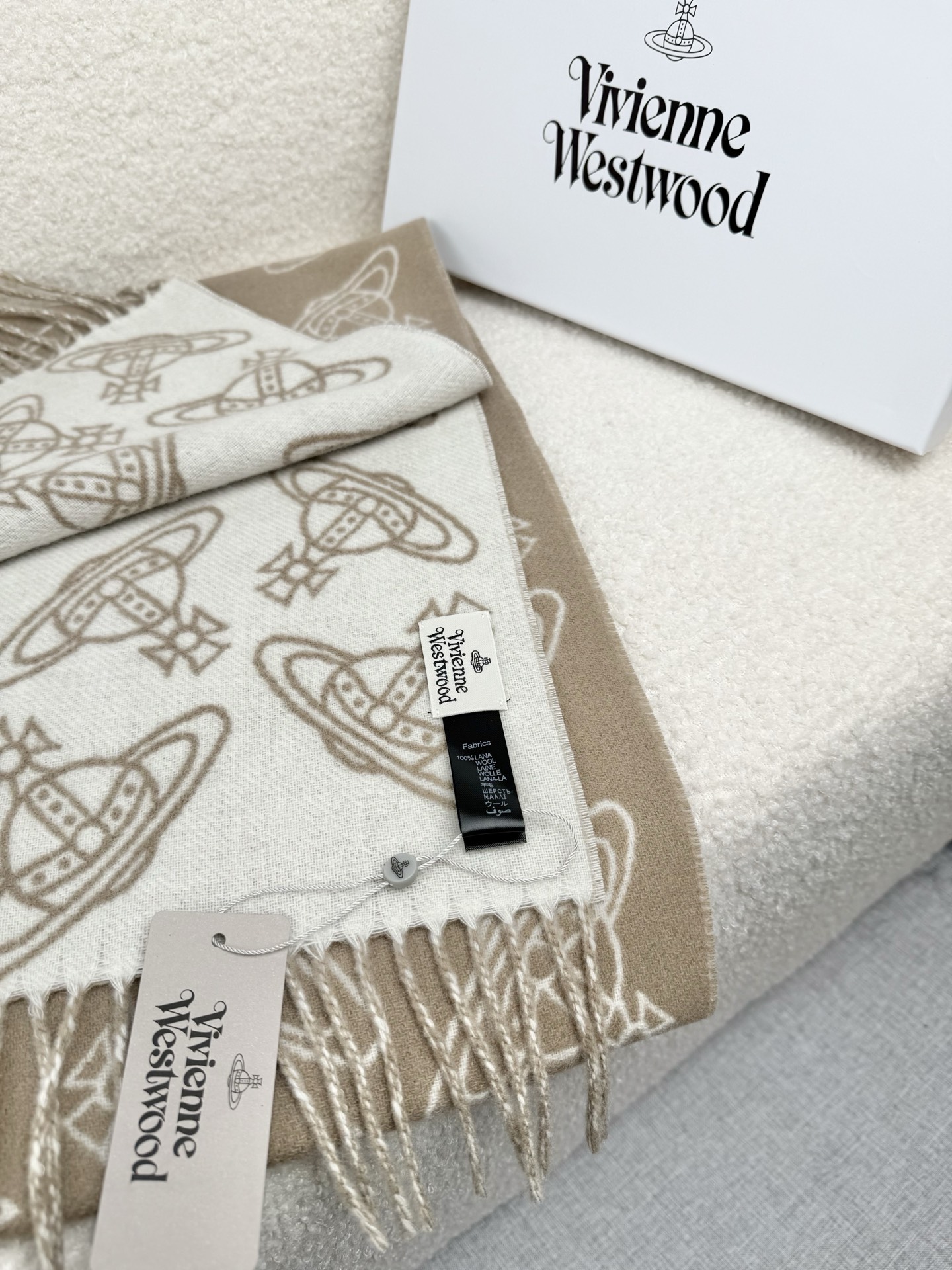 。。西太后。【满印土星-双面提花围巾】这款围巾真的超绝！手感满分！不是传统的平面机织制品，而是凹凸有致的