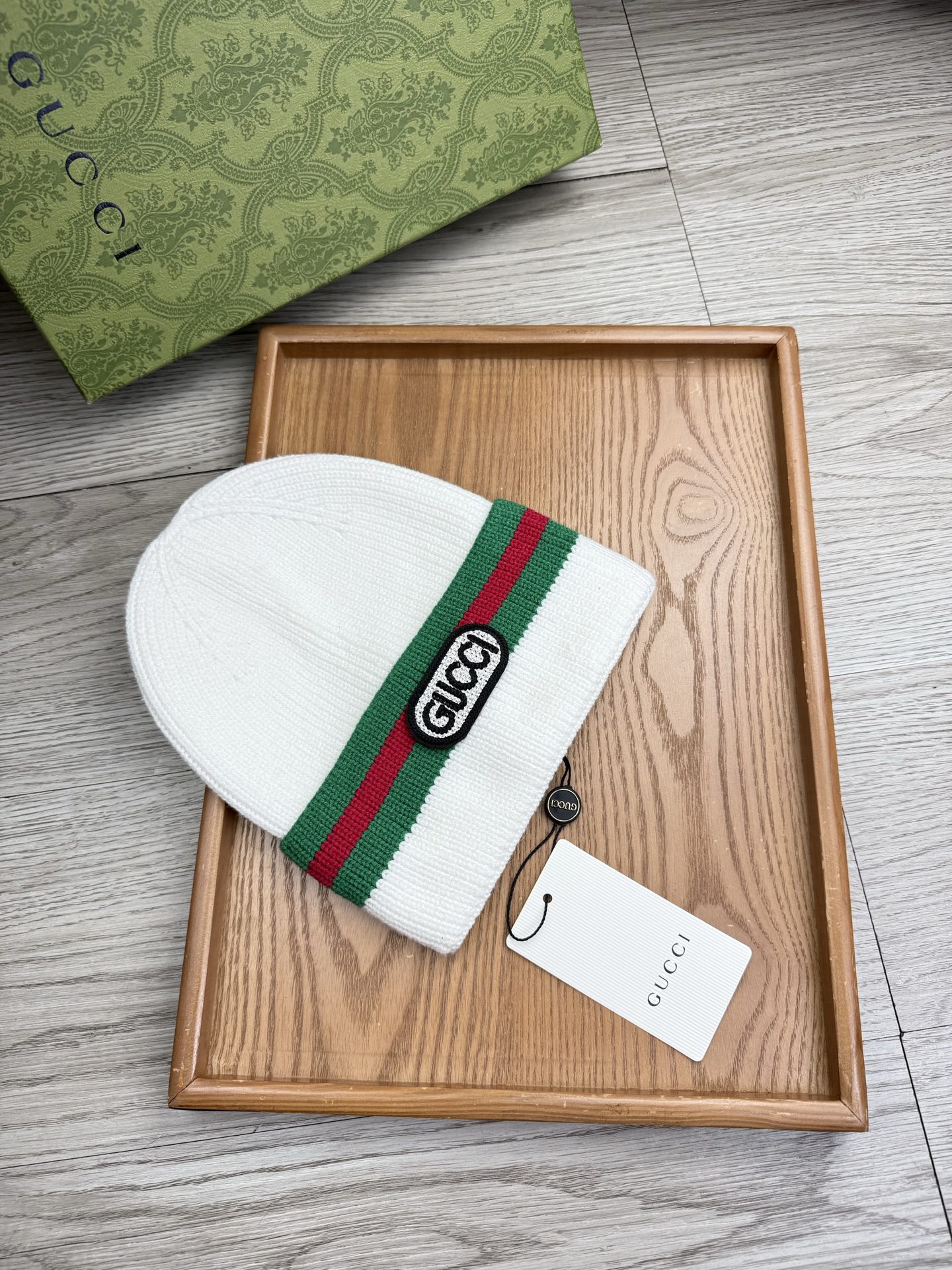 。G家。福利！！新款上架，特别实惠的一个系列帽子，面料：细毛线。密度紧致！毛线针织面料手感舒适透气性好！