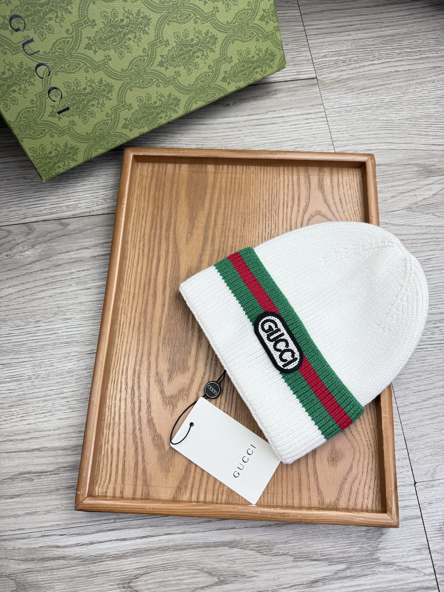 。G家。福利！！新款上架，特别实惠的一个系列帽子，面料：细毛线。密度紧致！毛线针织面料手感舒适透气性好！