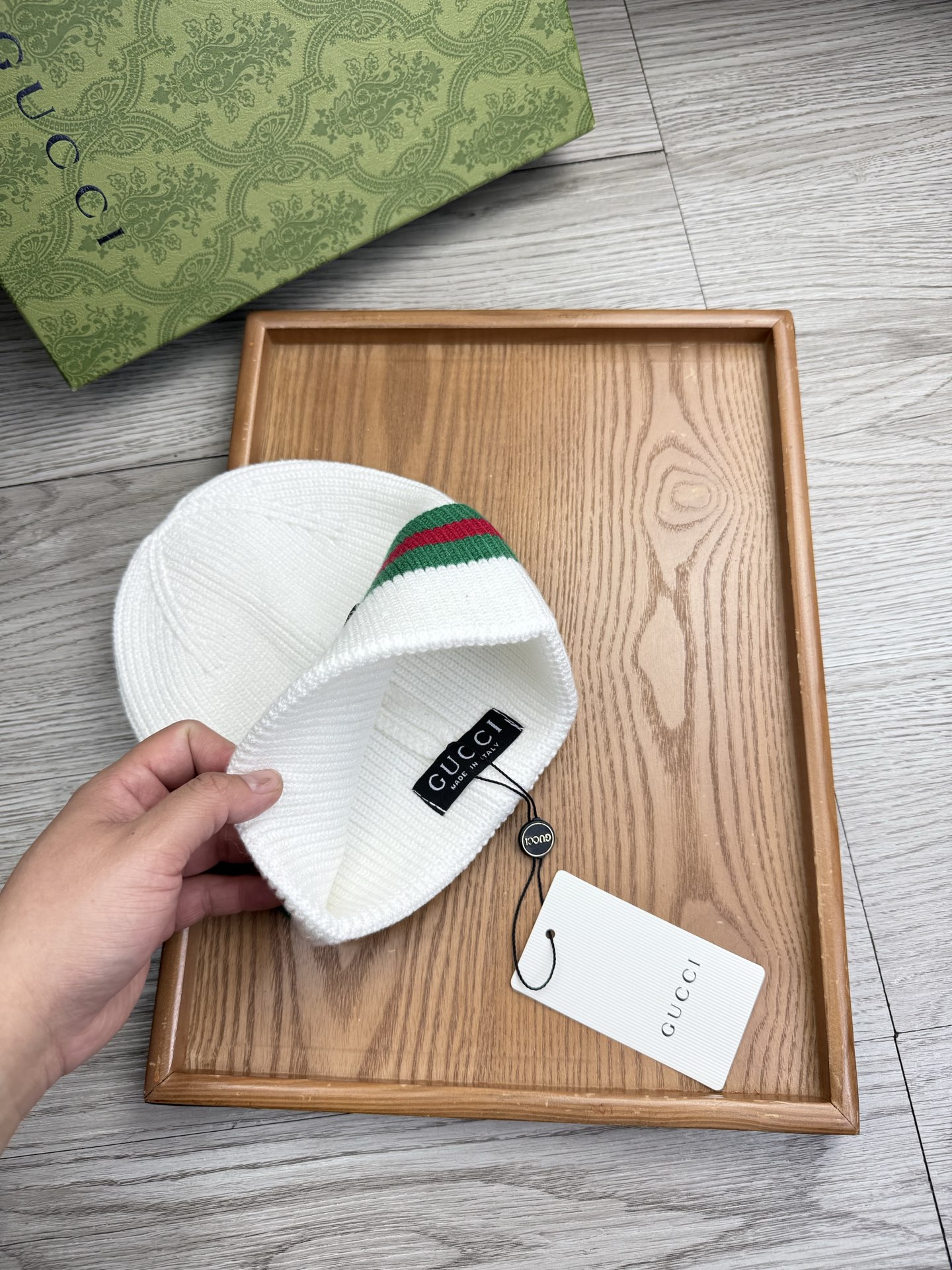 。G家。福利！！新款上架，特别实惠的一个系列帽子，面料：细毛线。密度紧致！毛线针织面料手感舒适透气性好！