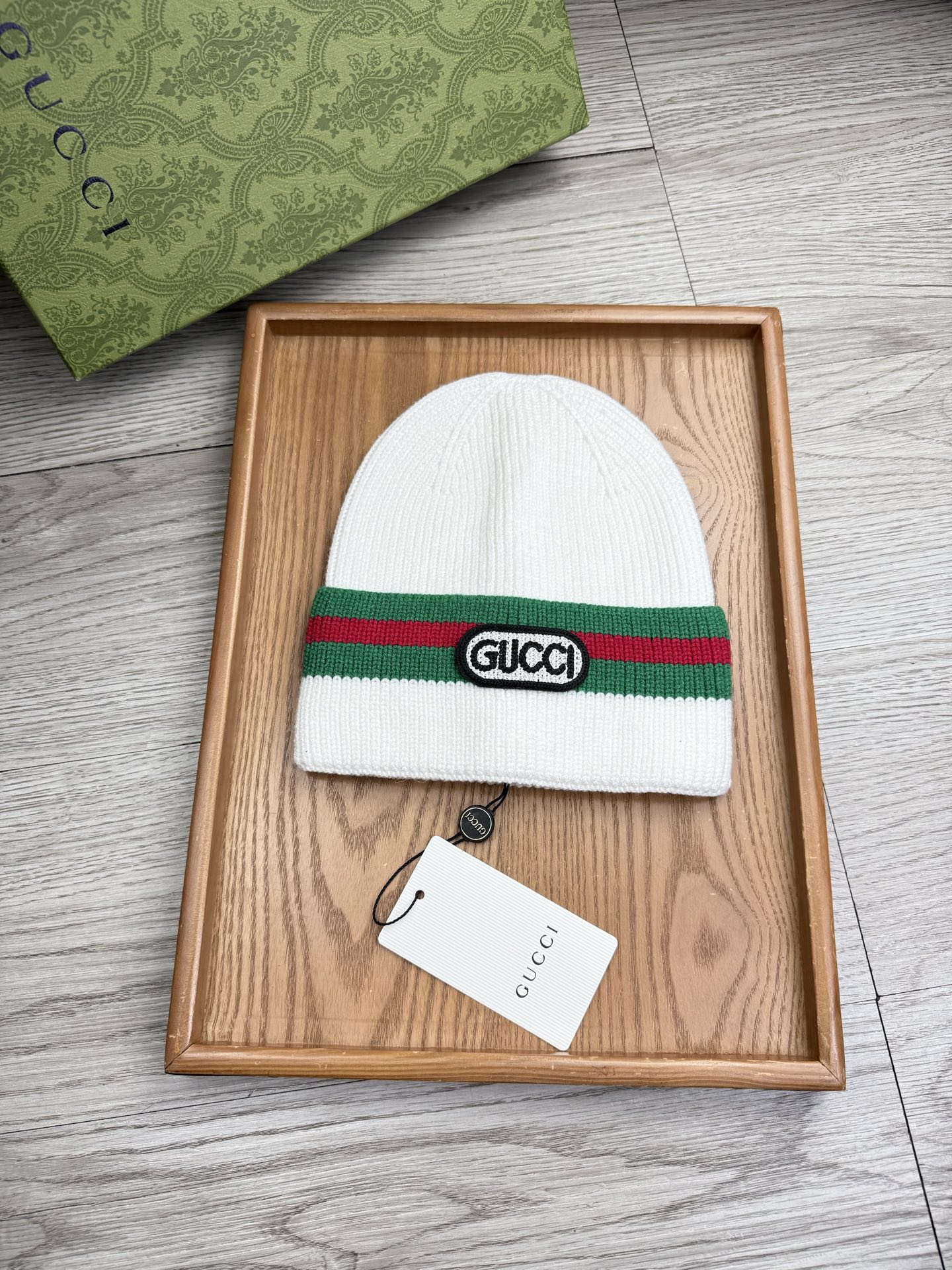 。G家。福利！！新款上架，特别实惠的一个系列帽子，面料：细毛线。密度紧致！毛线针织面料手感舒适透气性好！