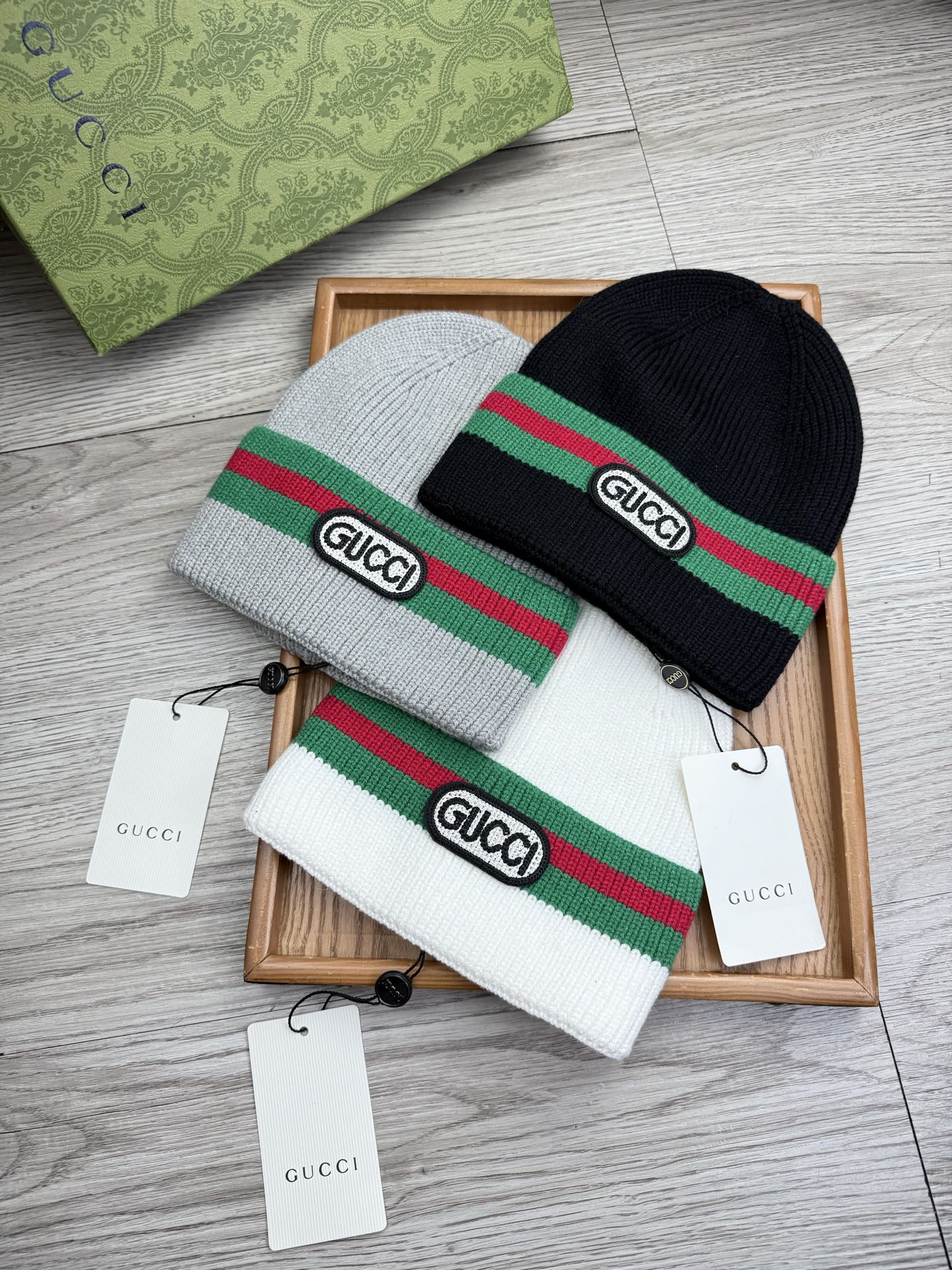 。G家。福利！！新款上架，特别实惠的一个系列帽子，面料：细毛线。密度紧致！毛线针织面料手感舒适透气性好！