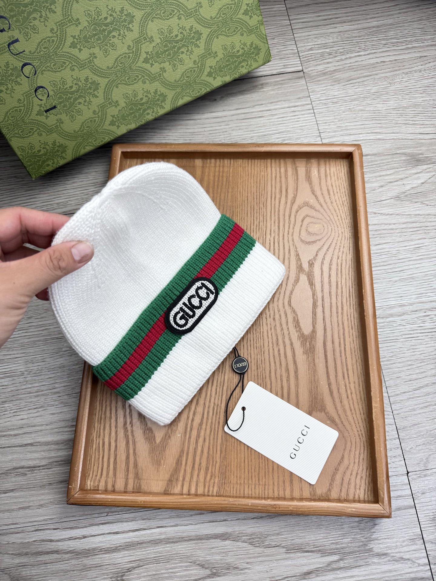 。G家。福利！！新款上架，特别实惠的一个系列帽子，面料：细毛线。密度紧致！毛线针织面料手感舒适透气性好！