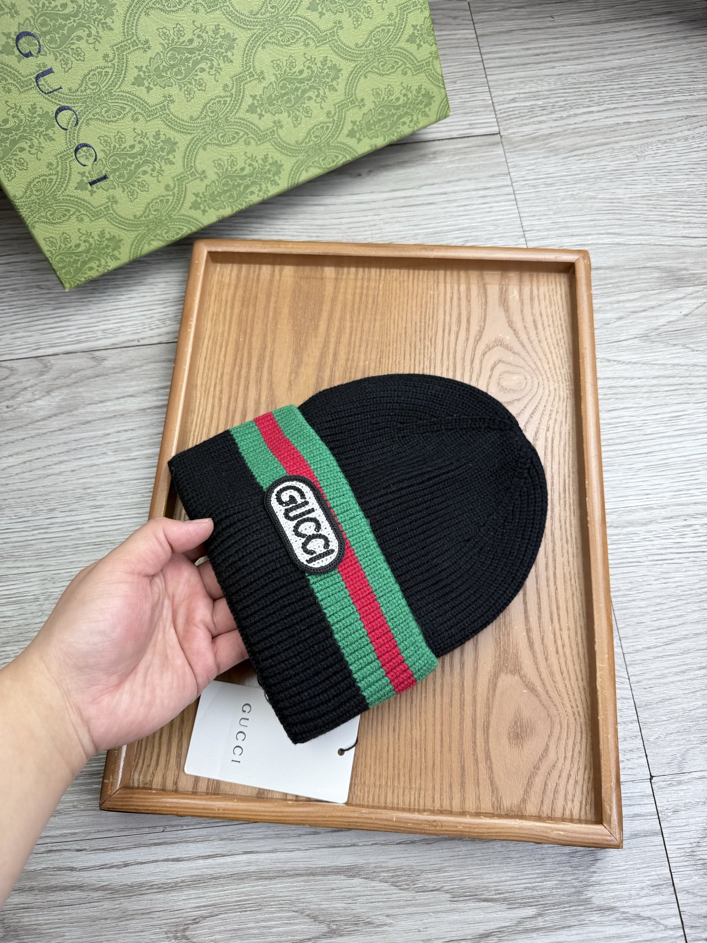 。G家。福利！！新款上架，特别实惠的一个系列帽子，面料：细毛线。密度紧致！毛线针织面料手感舒适透气性好！