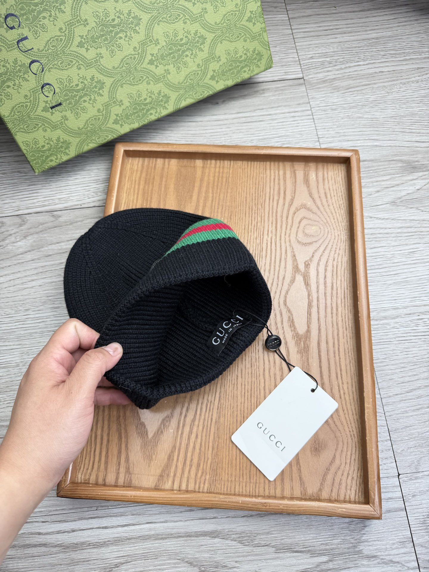 。G家。福利！！新款上架，特别实惠的一个系列帽子，面料：细毛线。密度紧致！毛线针织面料手感舒适透气性好！