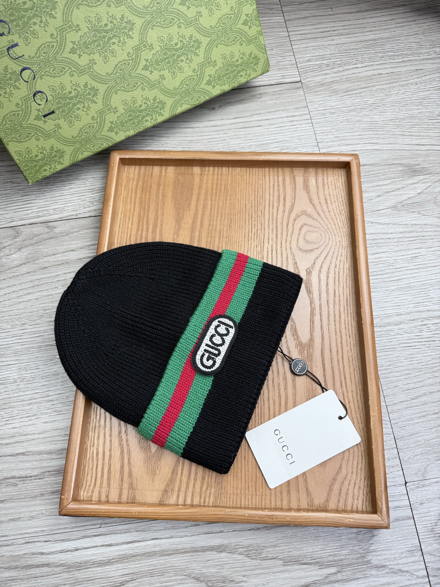 。G家。福利！！新款上架，特别实惠的一个系列帽子，面料：细毛线。密度紧致！毛线针织面料手感舒适透气性好！