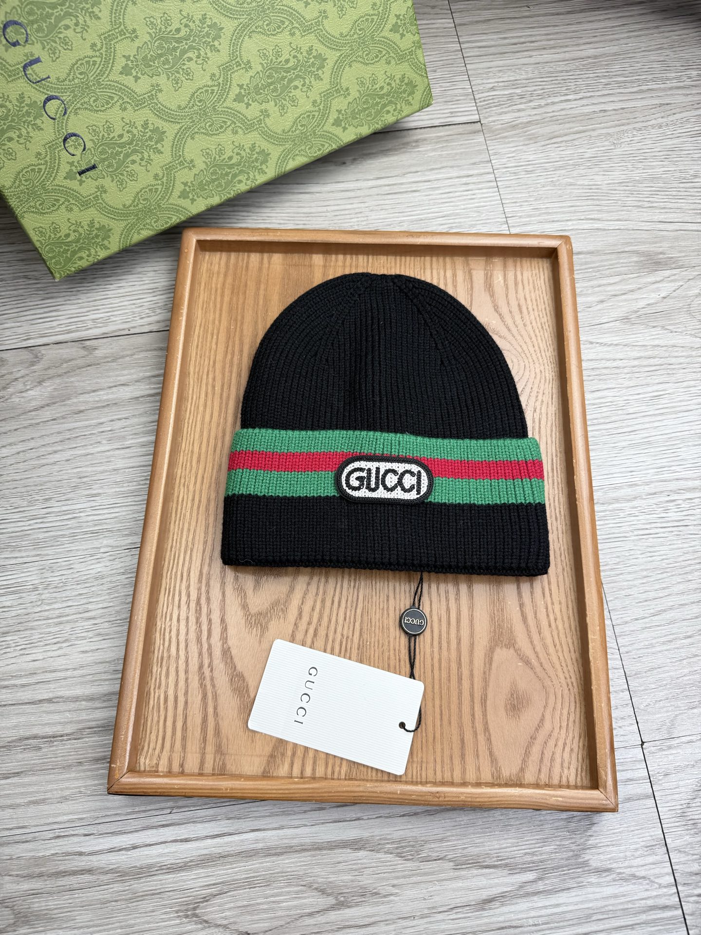 。G家。福利！！新款上架，特别实惠的一个系列帽子，面料：细毛线。密度紧致！毛线针织面料手感舒适透气性好！