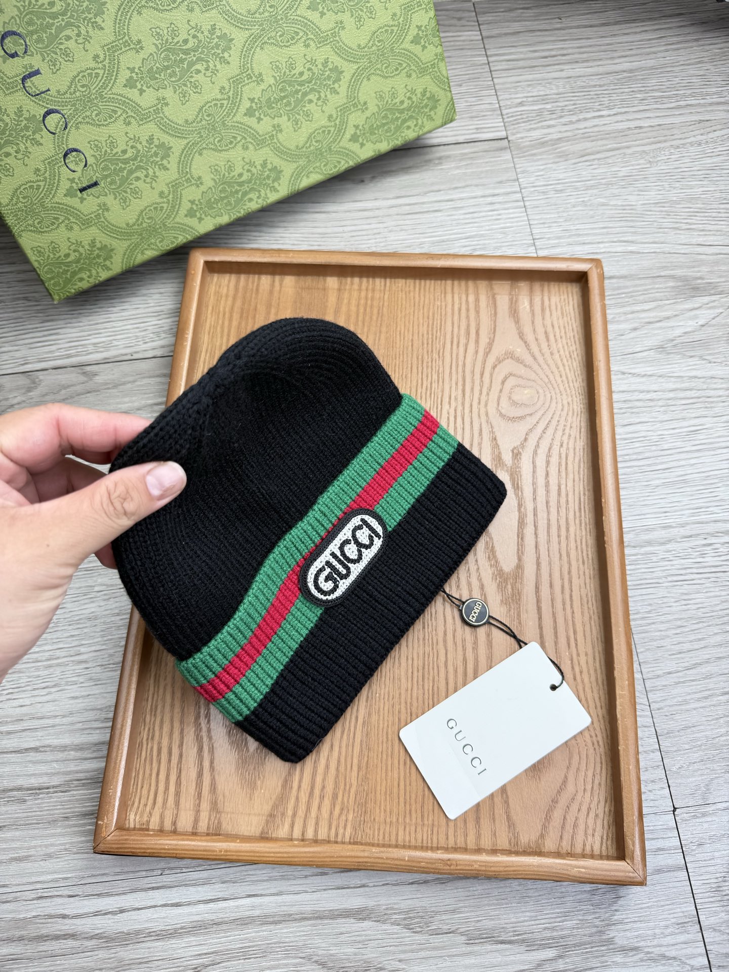 。G家。福利！！新款上架，特别实惠的一个系列帽子，面料：细毛线。密度紧致！毛线针织面料手感舒适透气性好！