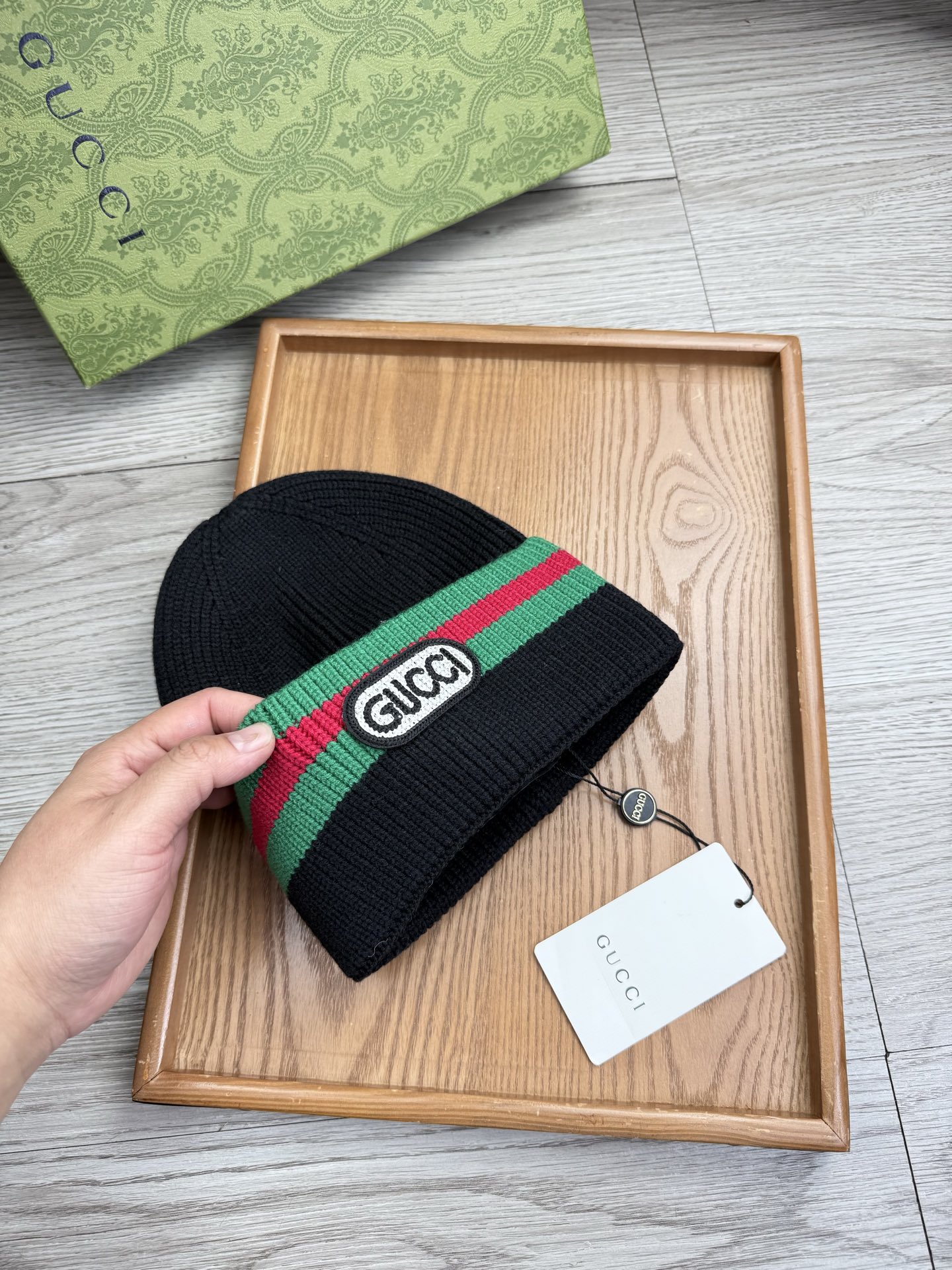 。G家。福利！！新款上架，特别实惠的一个系列帽子，面料：细毛线。密度紧致！毛线针织面料手感舒适透气性好！