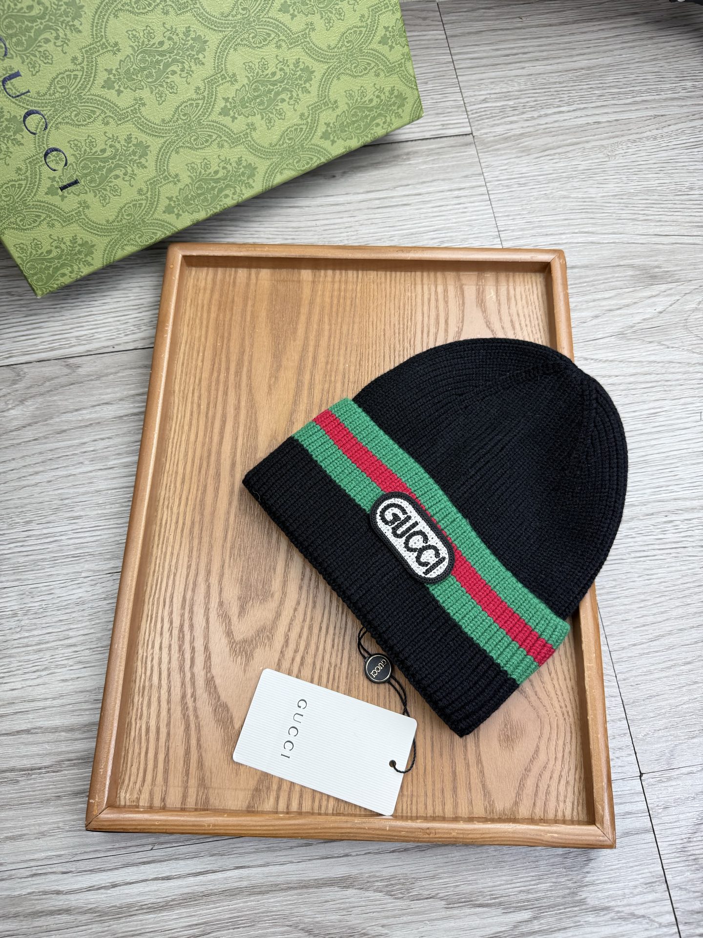 。G家。福利！！新款上架，特别实惠的一个系列帽子，面料：细毛线。密度紧致！毛线针织面料手感舒适透气性好！