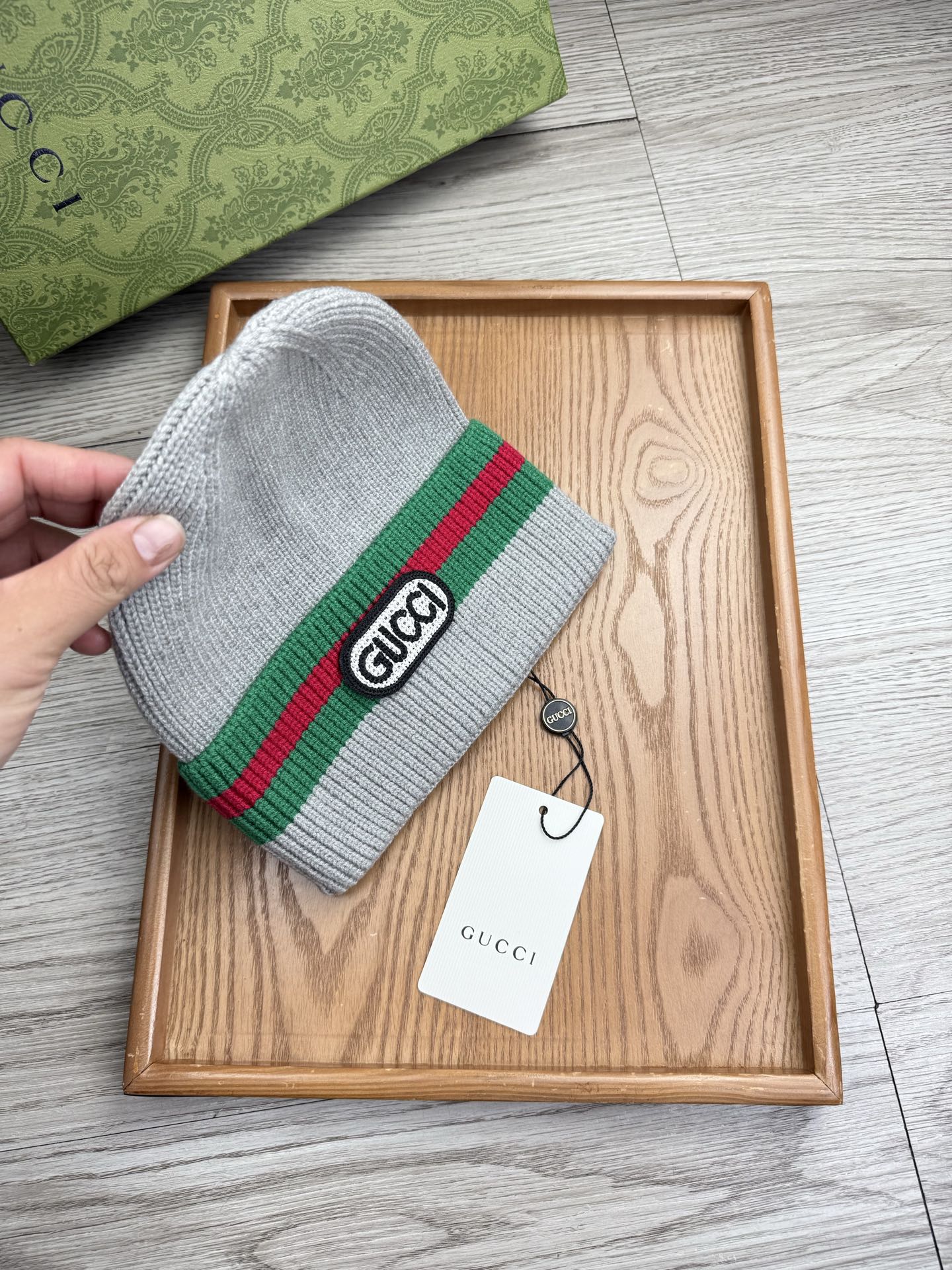 。G家。福利！！新款上架，特别实惠的一个系列帽子，面料：细毛线。密度紧致！毛线针织面料手感舒适透气性好！