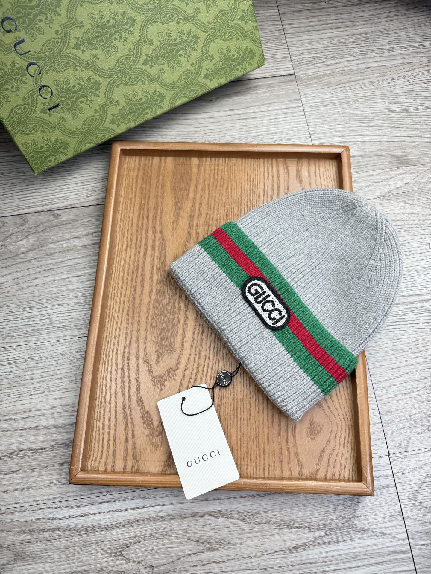 。G家。福利！！新款上架，特别实惠的一个系列帽子，面料：细毛线。密度紧致！毛线针织面料手感舒适透气性好！