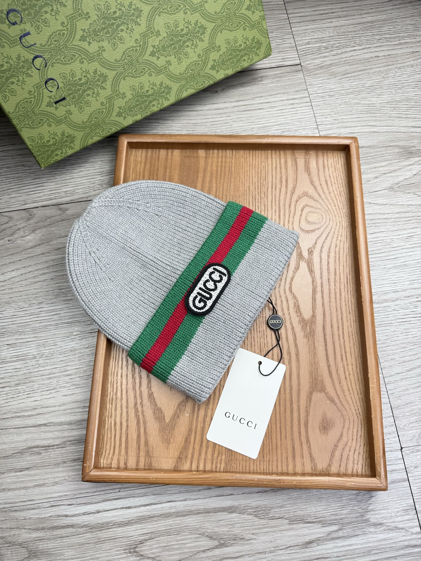 。G家。福利！！新款上架，特别实惠的一个系列帽子，面料：细毛线。密度紧致！毛线针织面料手感舒适透气性好！