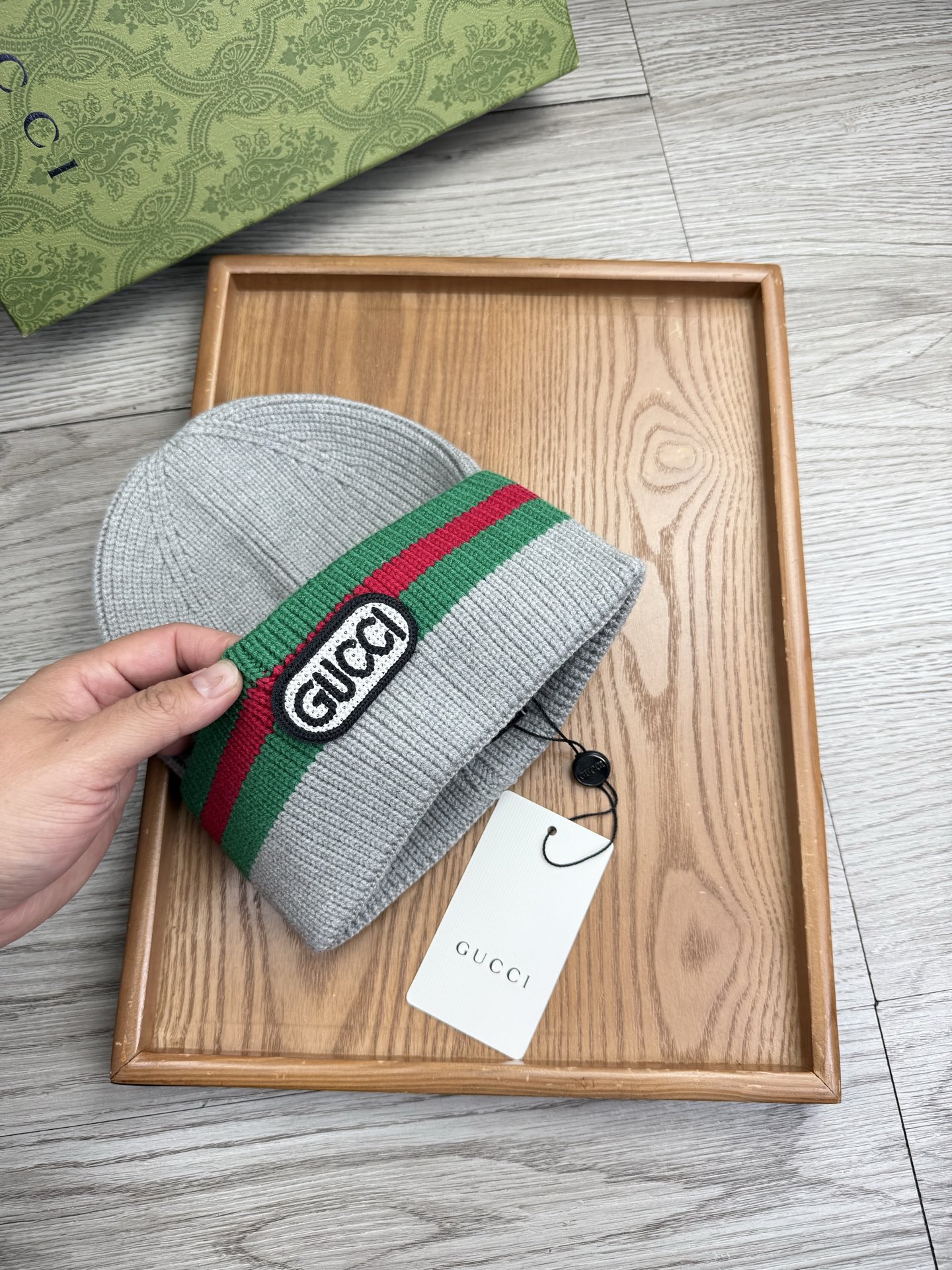 。G家。福利！！新款上架，特别实惠的一个系列帽子，面料：细毛线。密度紧致！毛线针织面料手感舒适透气性好！