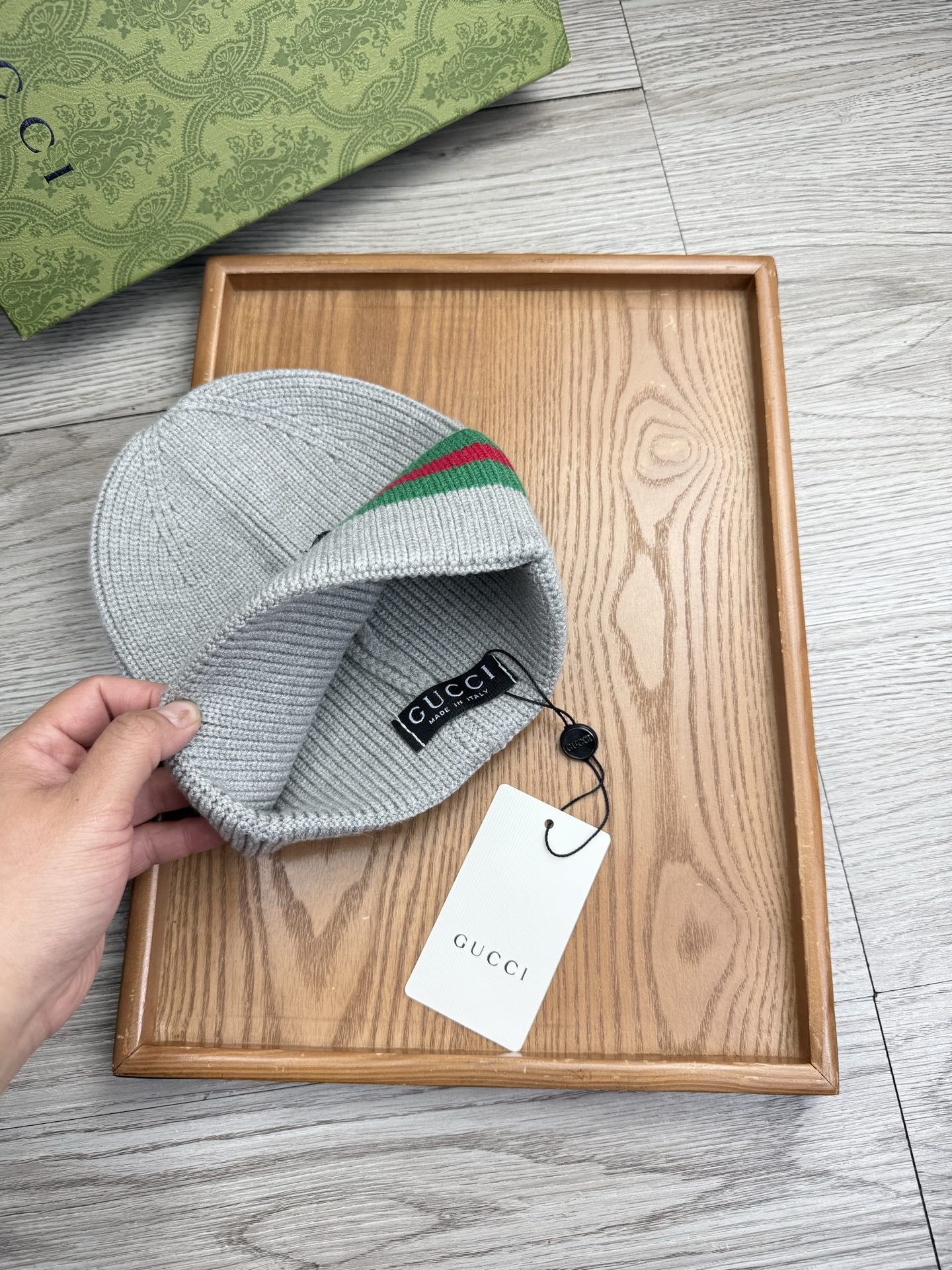 。G家。福利！！新款上架，特别实惠的一个系列帽子，面料：细毛线。密度紧致！毛线针织面料手感舒适透气性好！