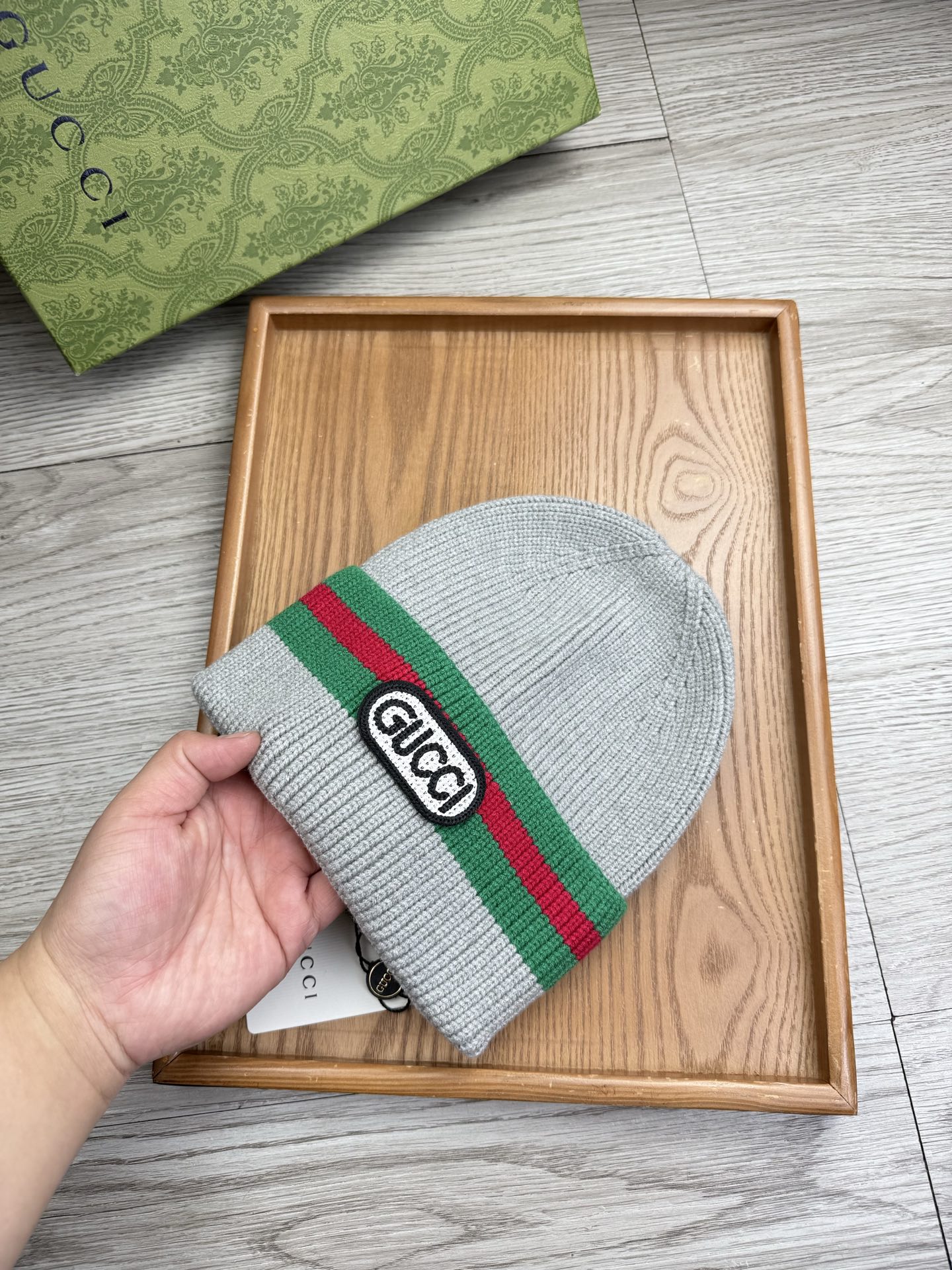 。G家。福利！！新款上架，特别实惠的一个系列帽子，面料：细毛线。密度紧致！毛线针织面料手感舒适透气性好！