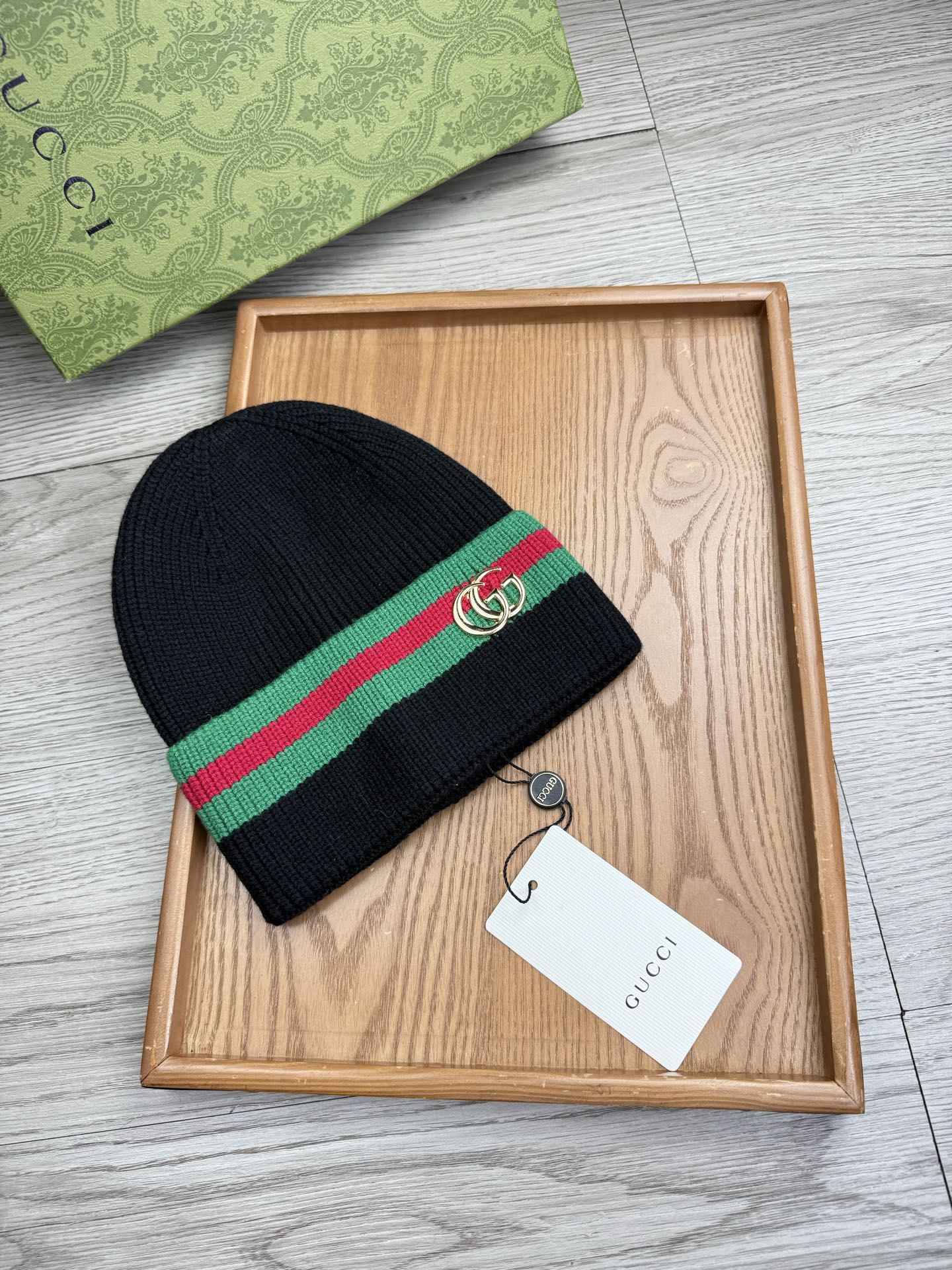 。G家。福利！！新款上架，特别实惠的一个系列帽子，面料：细毛线。密度紧致！毛线针织面料手感舒适透气性好！