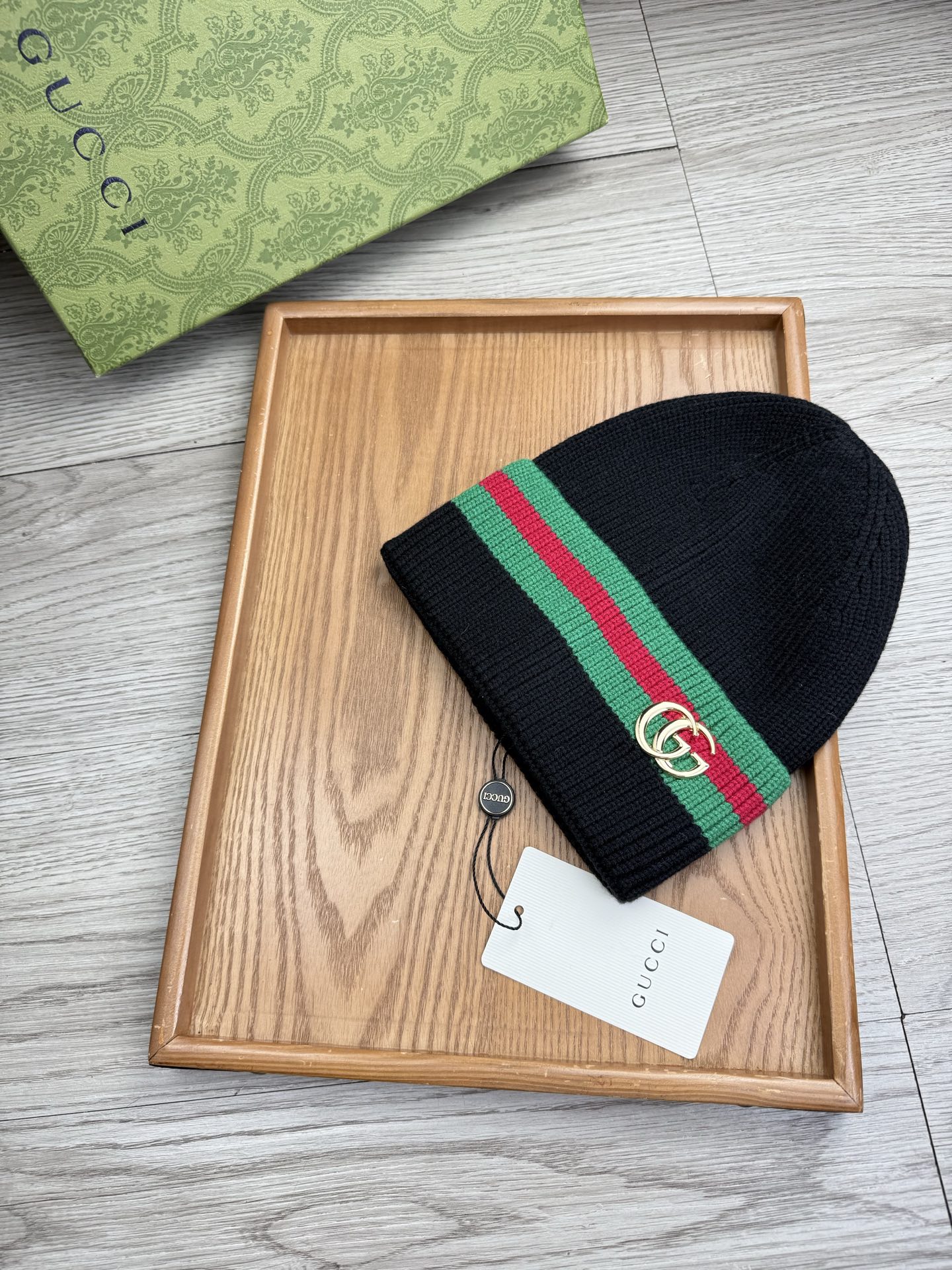 。G家。福利！！新款上架，特别实惠的一个系列帽子，面料：细毛线。密度紧致！毛线针织面料手感舒适透气性好！