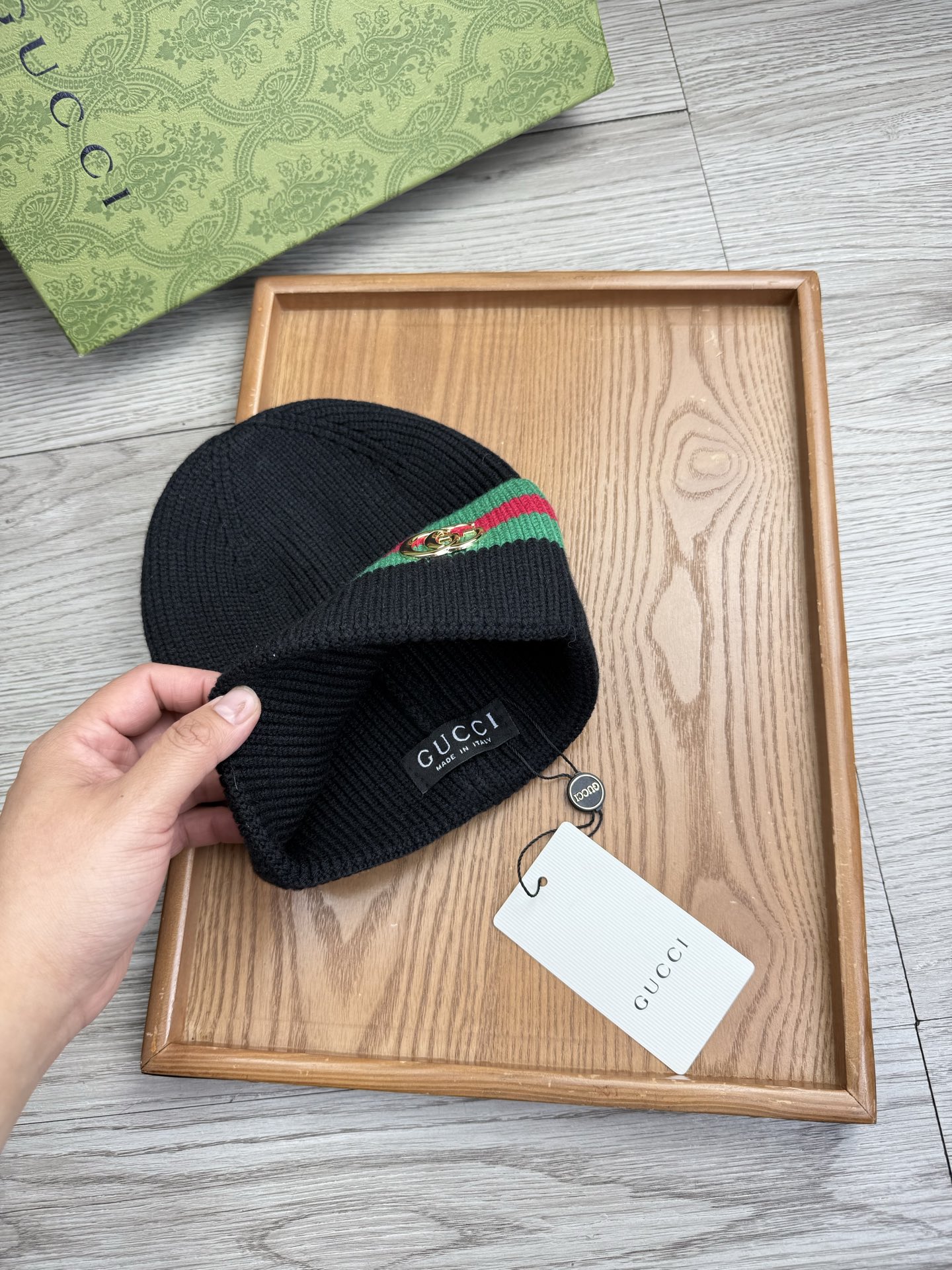 。G家。福利！！新款上架，特别实惠的一个系列帽子，面料：细毛线。密度紧致！毛线针织面料手感舒适透气性好！