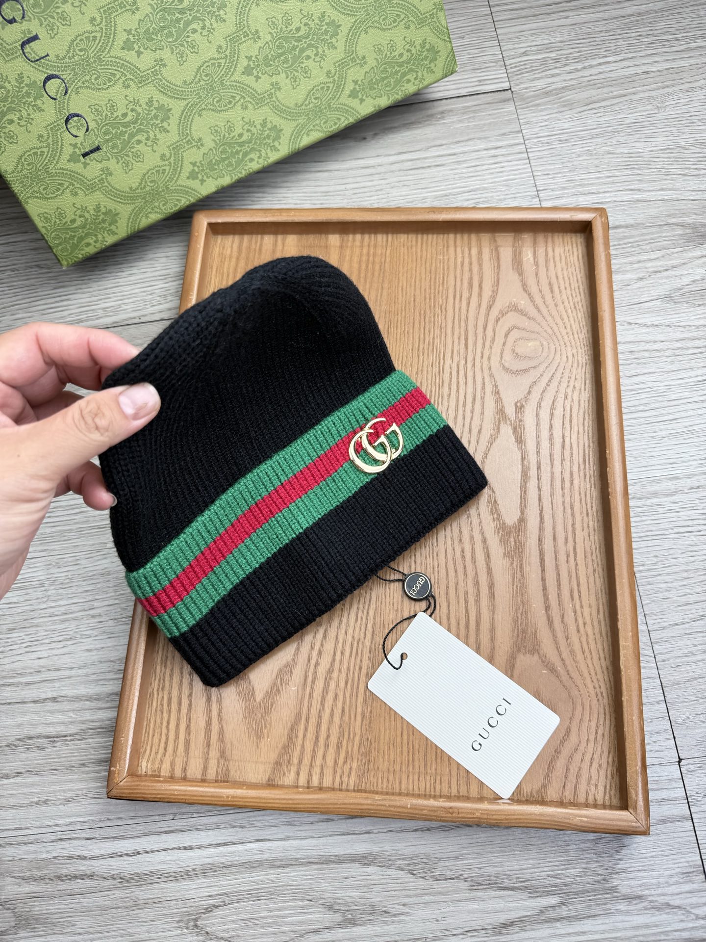 。G家。福利！！新款上架，特别实惠的一个系列帽子，面料：细毛线。密度紧致！毛线针织面料手感舒适透气性好！