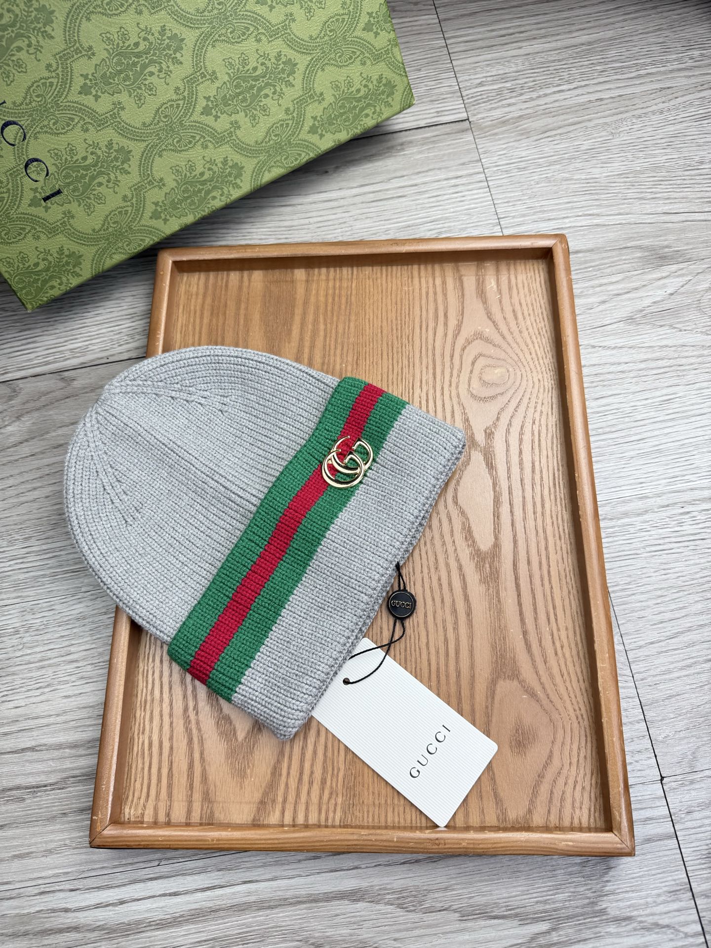 。G家。福利！！新款上架，特别实惠的一个系列帽子，面料：细毛线。密度紧致！毛线针织面料手感舒适透气性好！