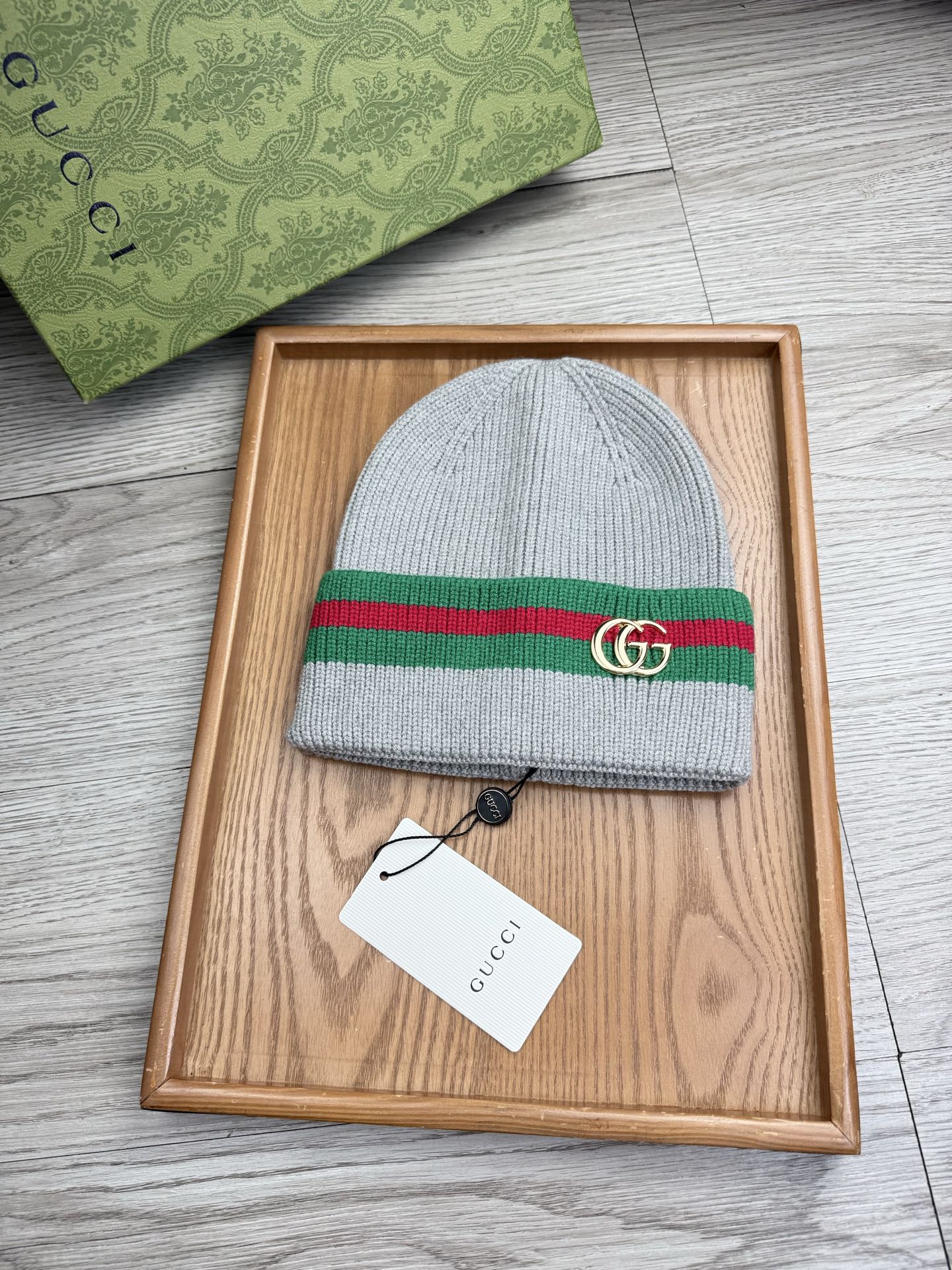 。G家。福利！！新款上架，特别实惠的一个系列帽子，面料：细毛线。密度紧致！毛线针织面料手感舒适透气性好！