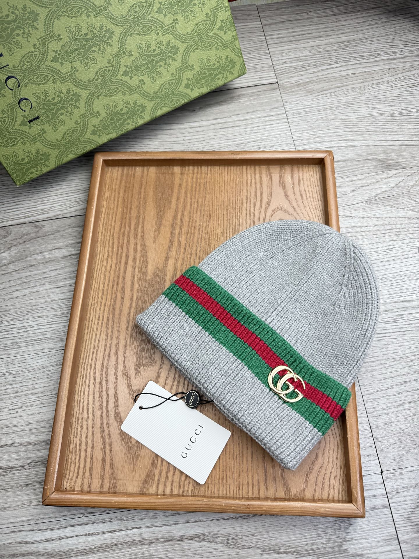 。G家。福利！！新款上架，特别实惠的一个系列帽子，面料：细毛线。密度紧致！毛线针织面料手感舒适透气性好！