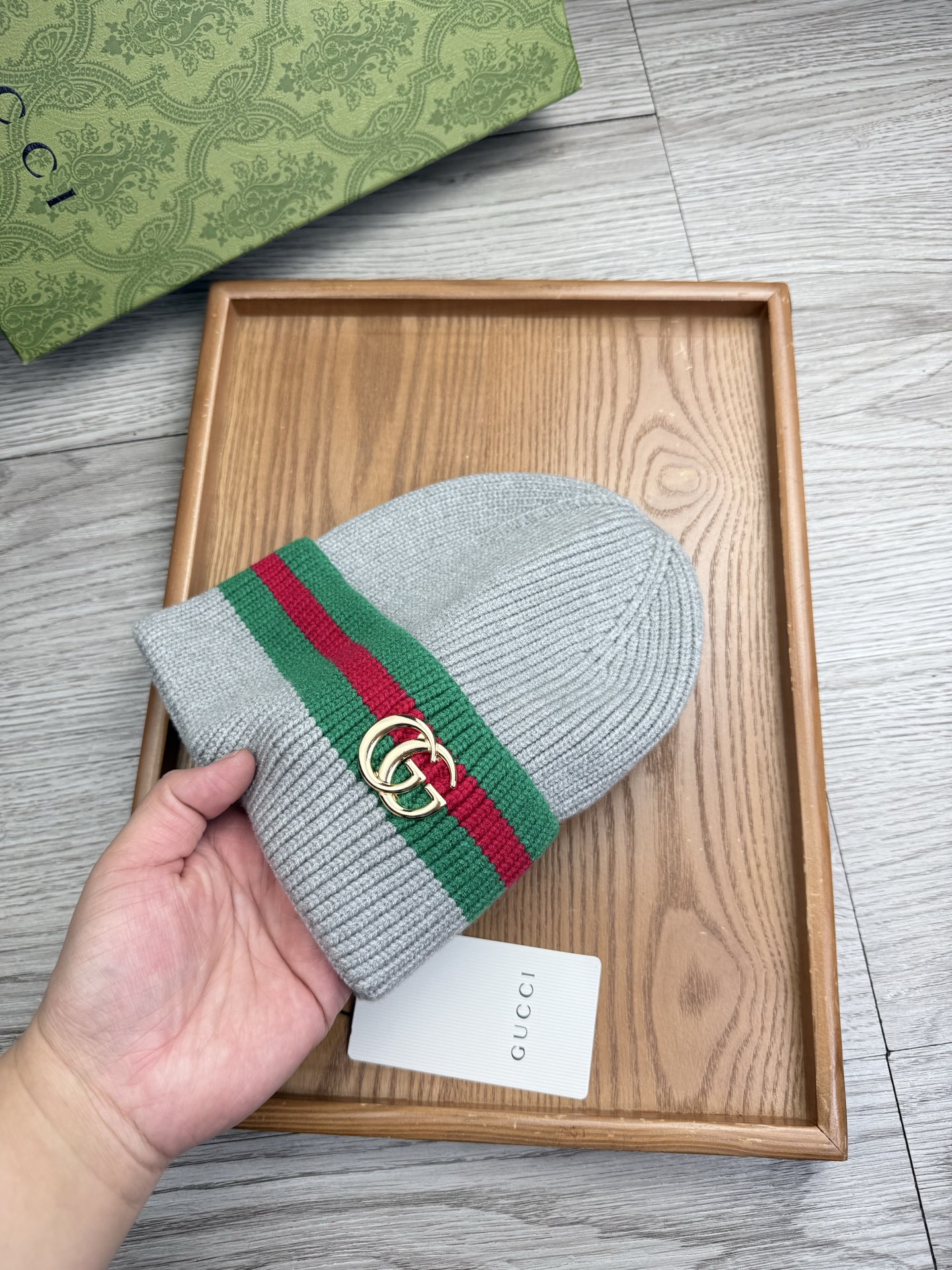 。G家。福利！！新款上架，特别实惠的一个系列帽子，面料：细毛线。密度紧致！毛线针织面料手感舒适透气性好！