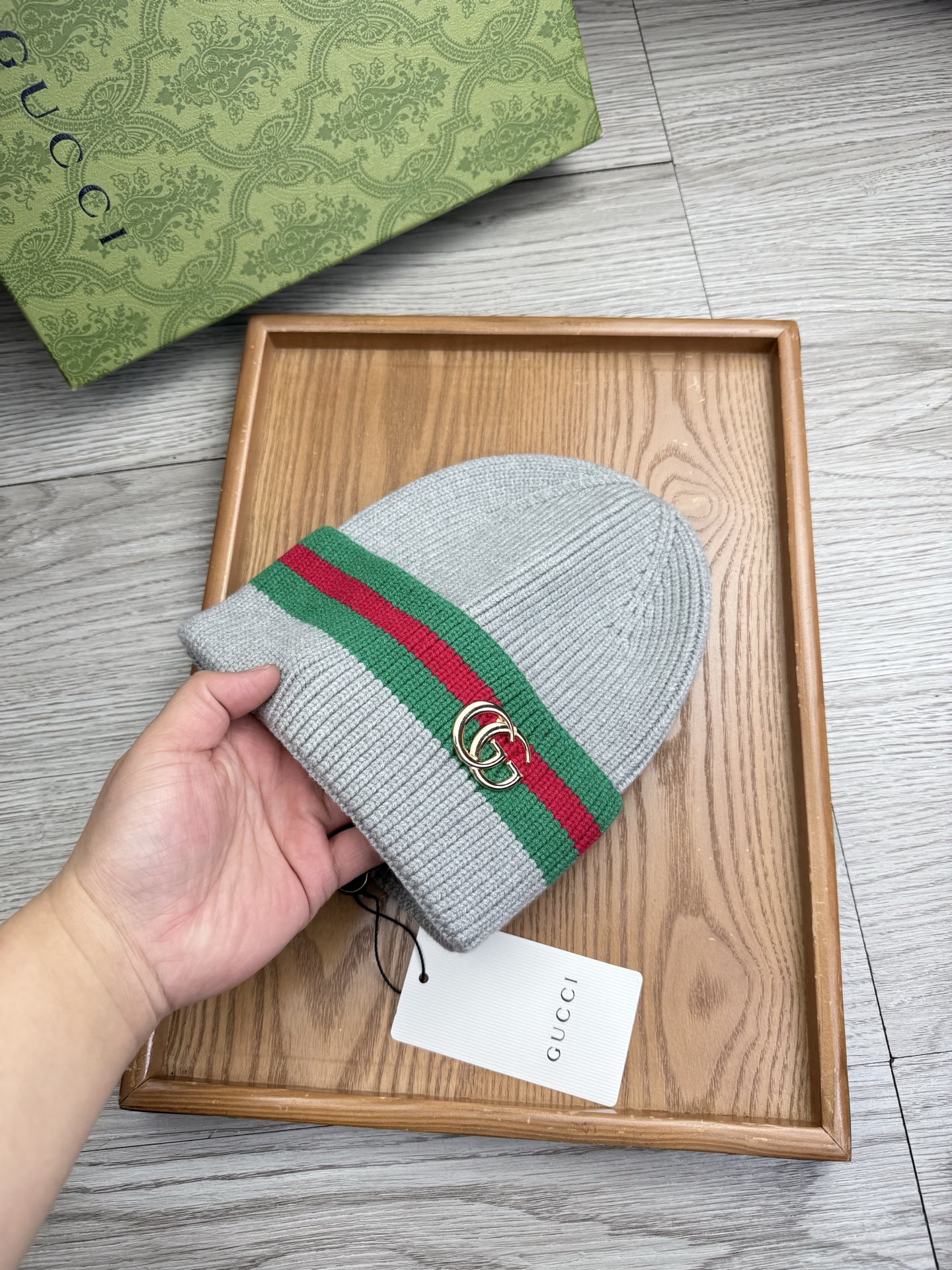 。G家。福利！！新款上架，特别实惠的一个系列帽子，面料：细毛线。密度紧致！毛线针织面料手感舒适透气性好！