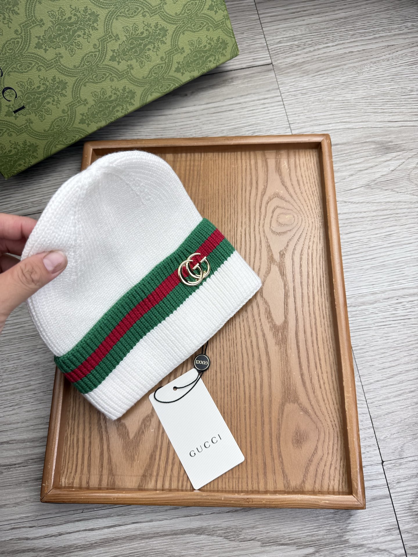 。G家。福利！！新款上架，特别实惠的一个系列帽子，面料：细毛线。密度紧致！毛线针织面料手感舒适透气性好！