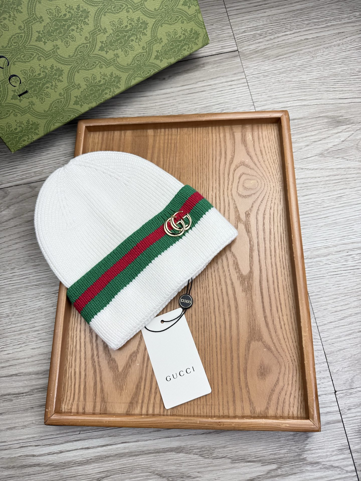 。G家。福利！！新款上架，特别实惠的一个系列帽子，面料：细毛线。密度紧致！毛线针织面料手感舒适透气性好！