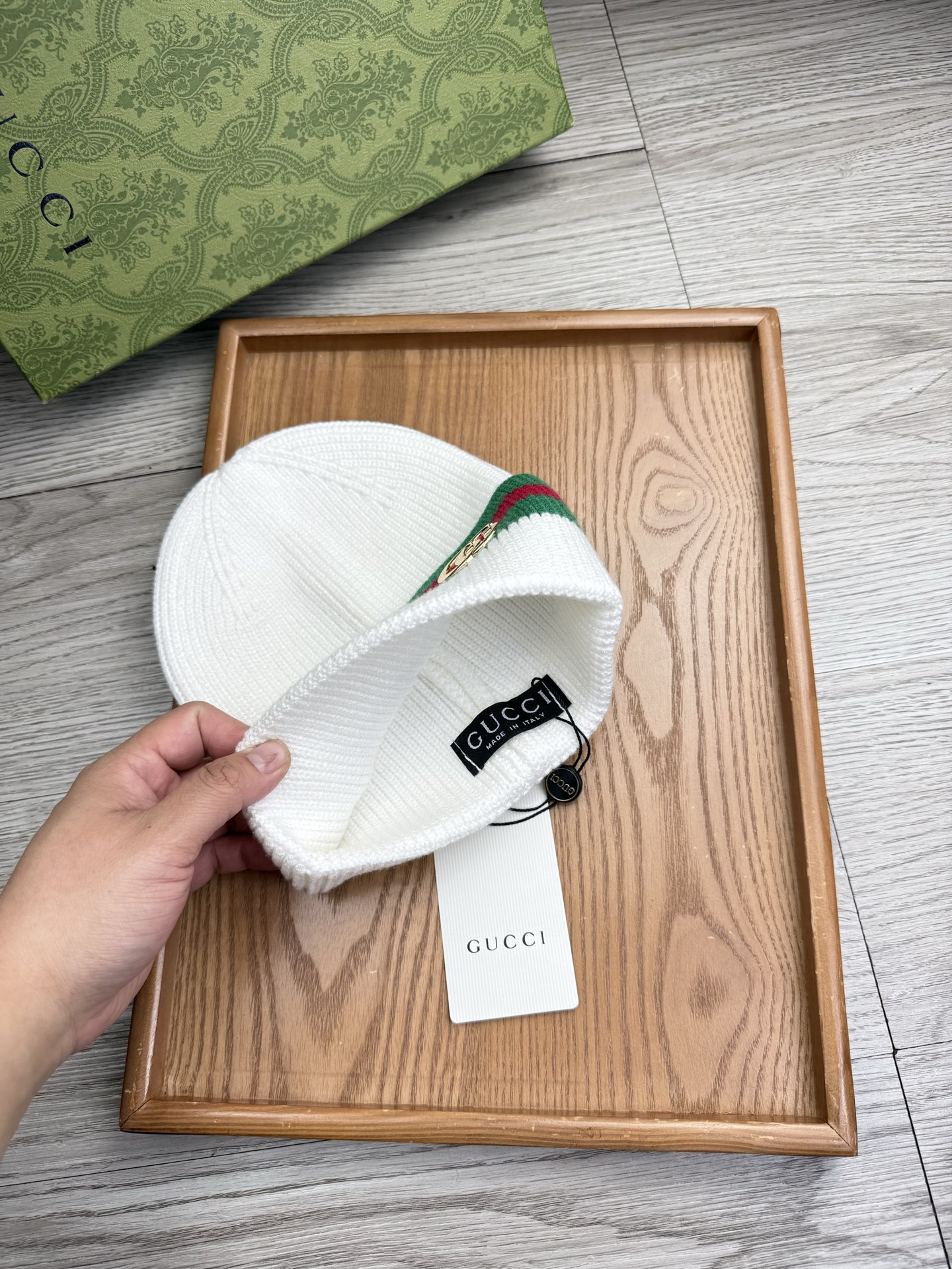 。G家。福利！！新款上架，特别实惠的一个系列帽子，面料：细毛线。密度紧致！毛线针织面料手感舒适透气性好！