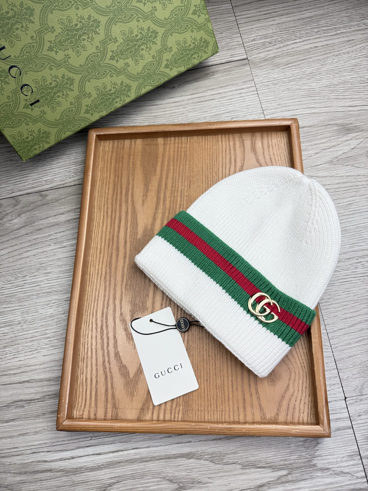 。G家。福利！！新款上架，特别实惠的一个系列帽子，面料：细毛线。密度紧致！毛线针织面料手感舒适透气性好！