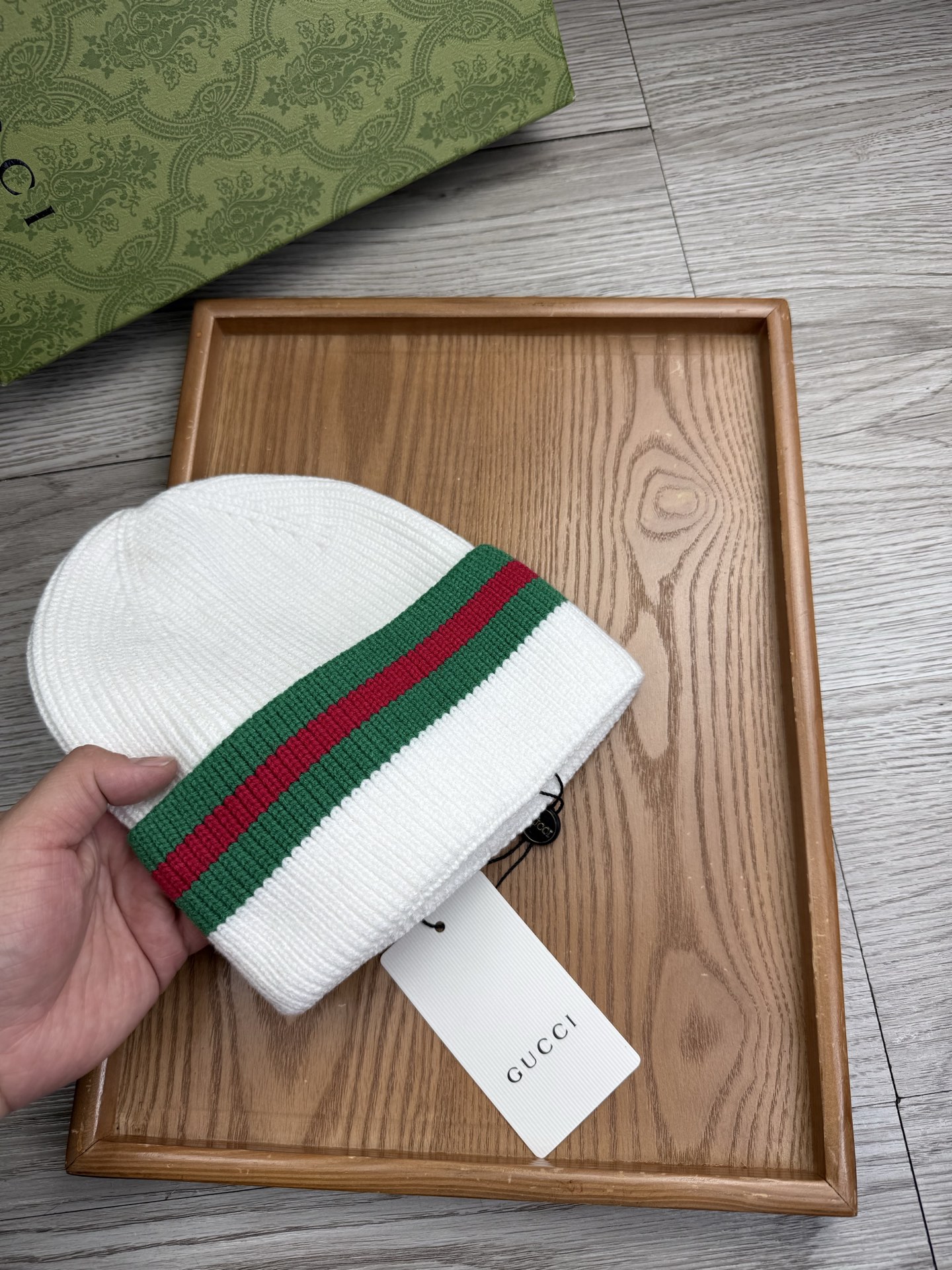 。G家。福利！！新款上架，特别实惠的一个系列帽子，面料：细毛线。密度紧致！毛线针织面料手感舒适透气性好！