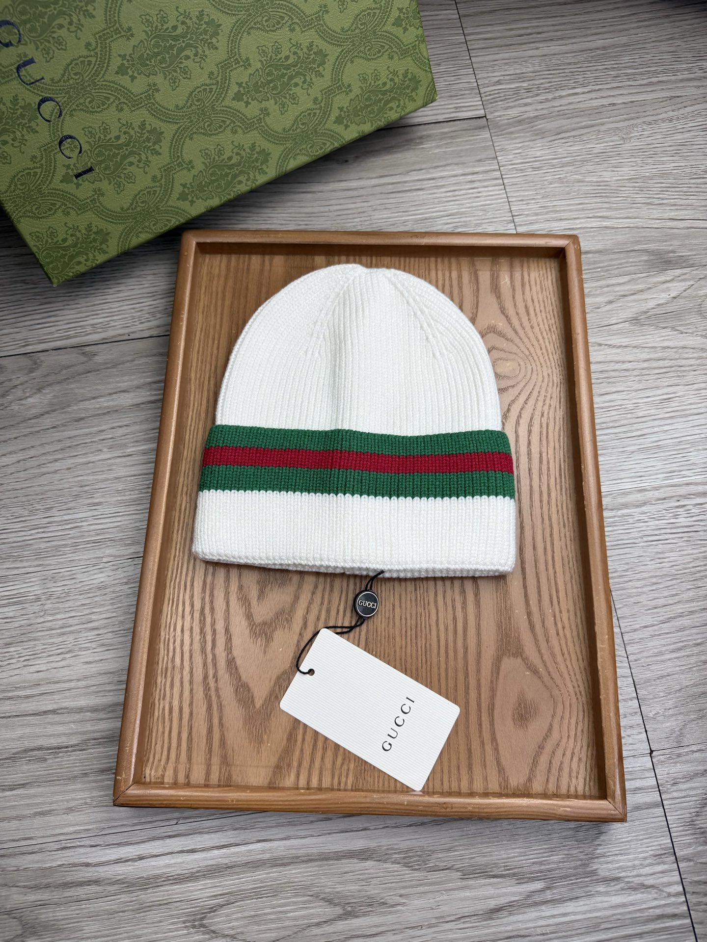 。G家。福利！！新款上架，特别实惠的一个系列帽子，面料：细毛线。密度紧致！毛线针织面料手感舒适透气性好！