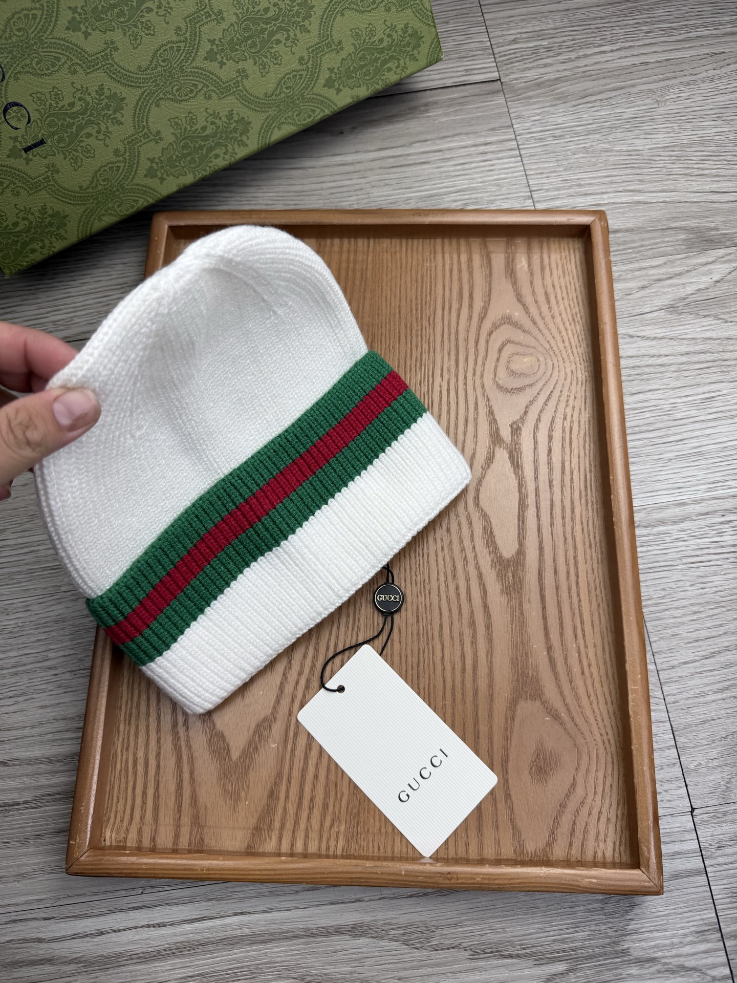 。G家。福利！！新款上架，特别实惠的一个系列帽子，面料：细毛线。密度紧致！毛线针织面料手感舒适透气性好！