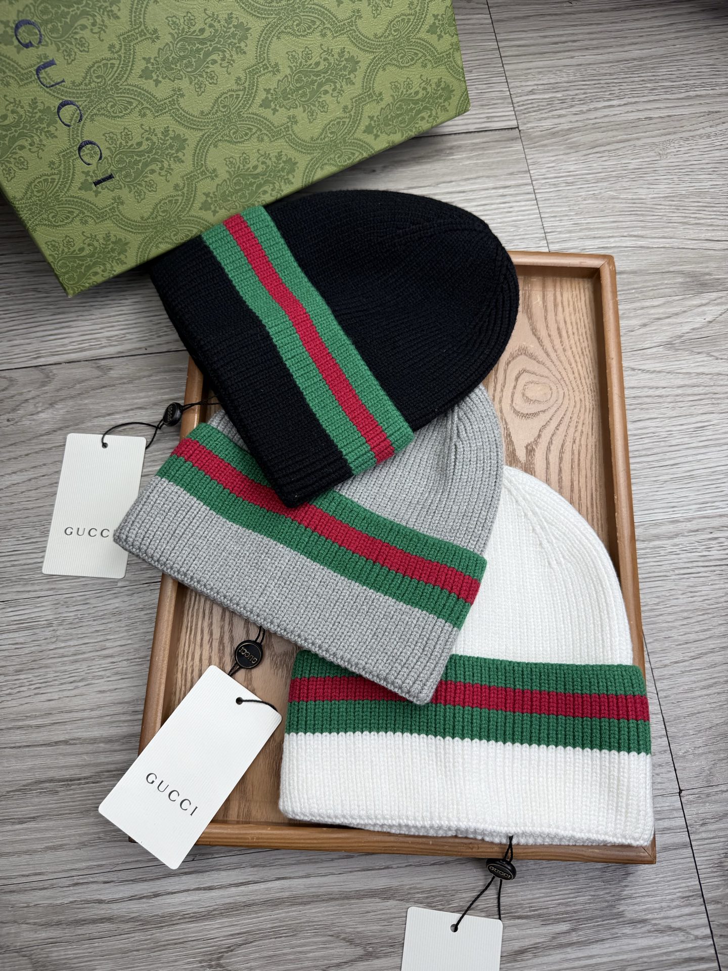 。G家。福利！！新款上架，特别实惠的一个系列帽子，面料：细毛线。密度紧致！毛线针织面料手感舒适透气性好！