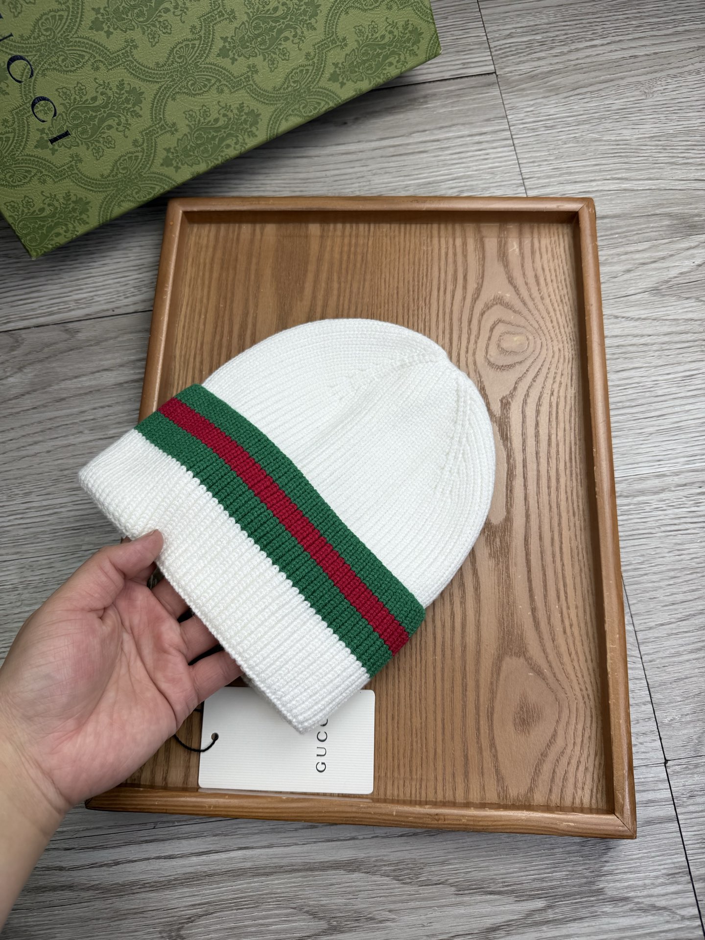 。G家。福利！！新款上架，特别实惠的一个系列帽子，面料：细毛线。密度紧致！毛线针织面料手感舒适透气性好！