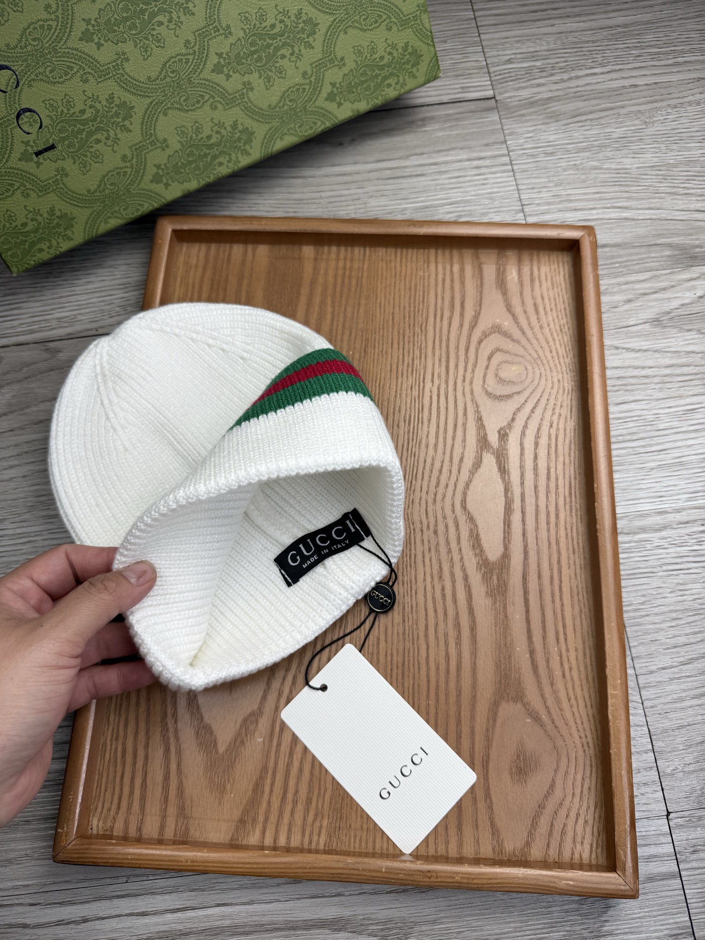 。G家。福利！！新款上架，特别实惠的一个系列帽子，面料：细毛线。密度紧致！毛线针织面料手感舒适透气性好！