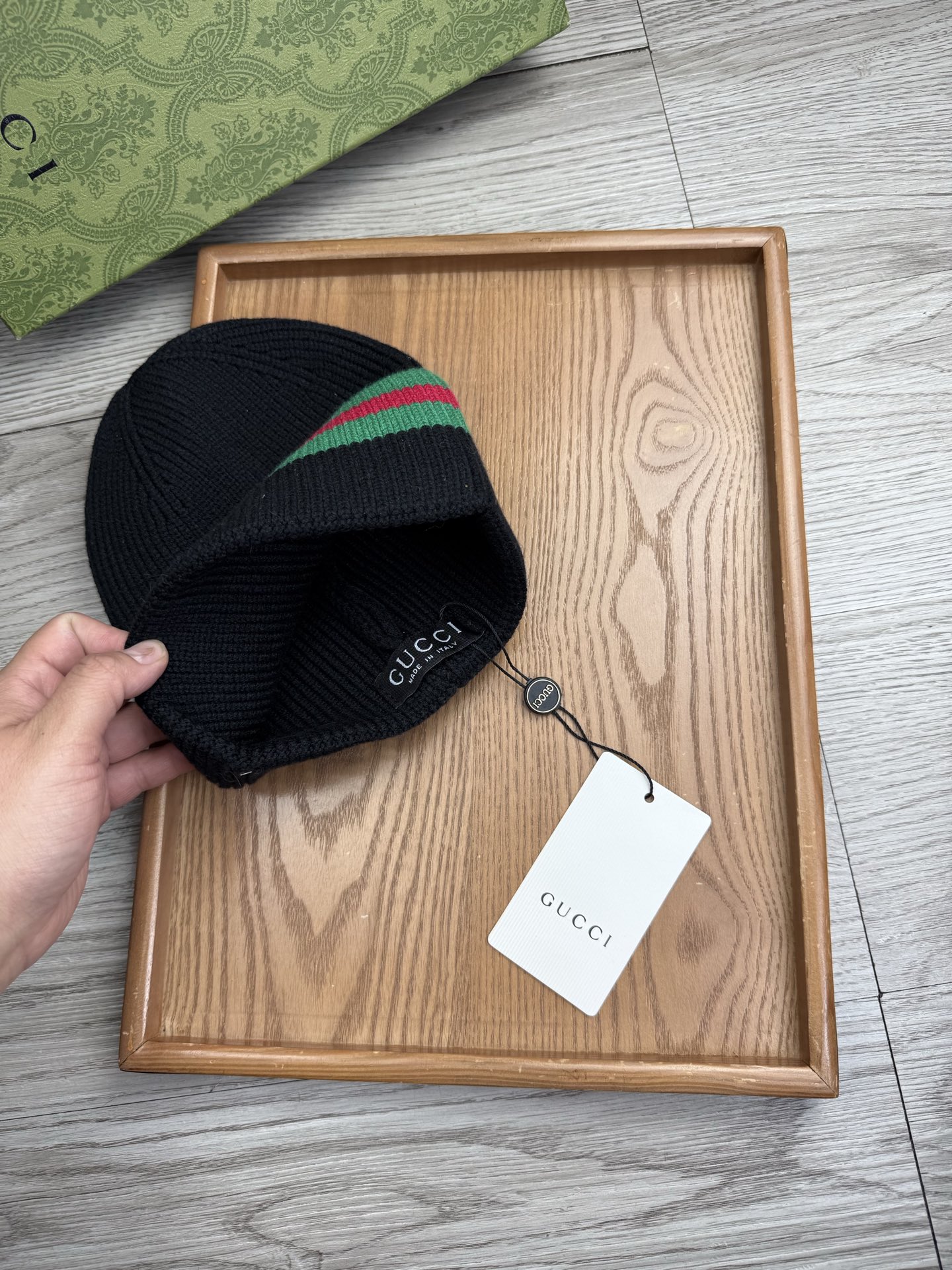 。G家。福利！！新款上架，特别实惠的一个系列帽子，面料：细毛线。密度紧致！毛线针织面料手感舒适透气性好！