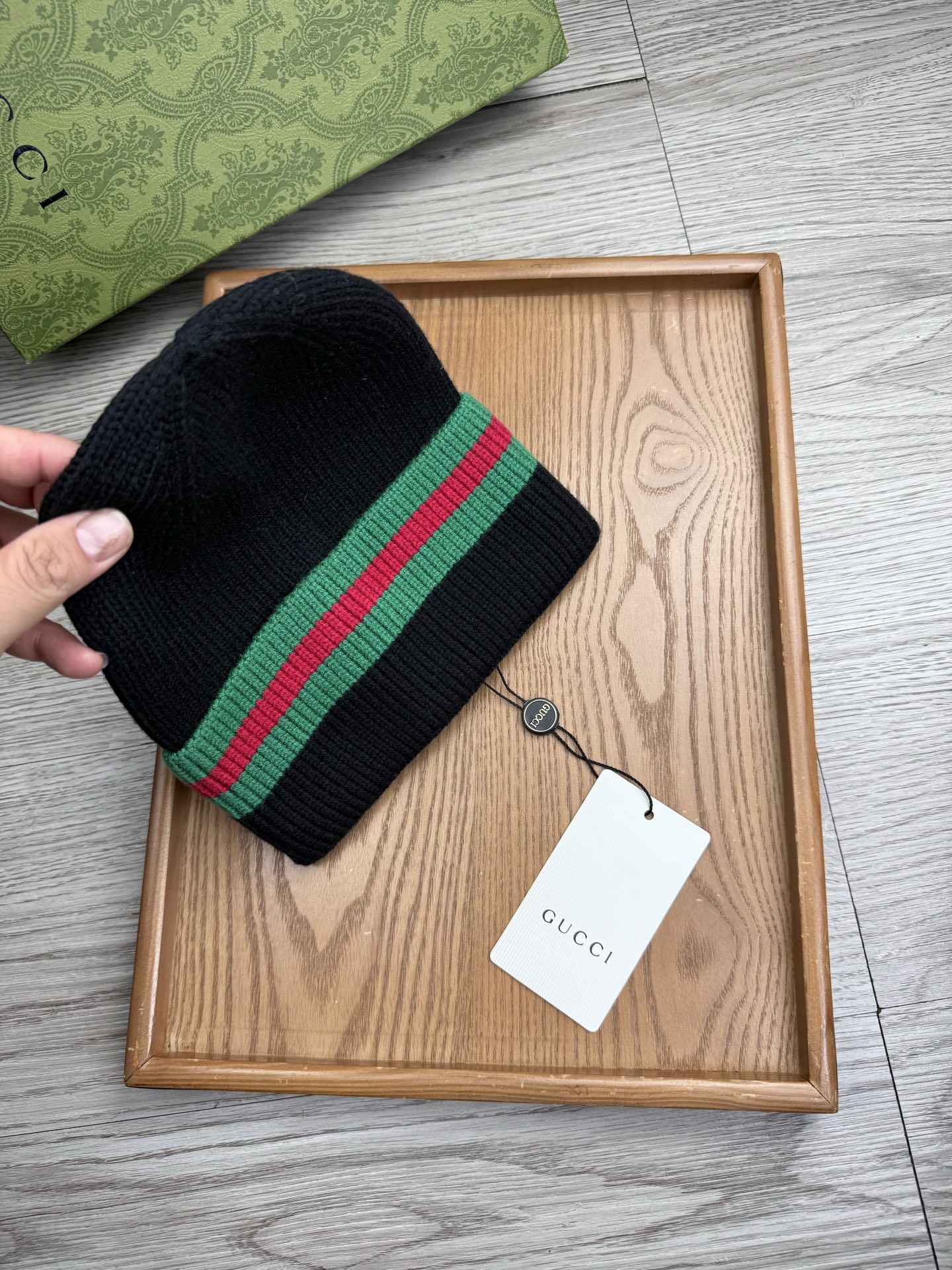 。G家。福利！！新款上架，特别实惠的一个系列帽子，面料：细毛线。密度紧致！毛线针织面料手感舒适透气性好！