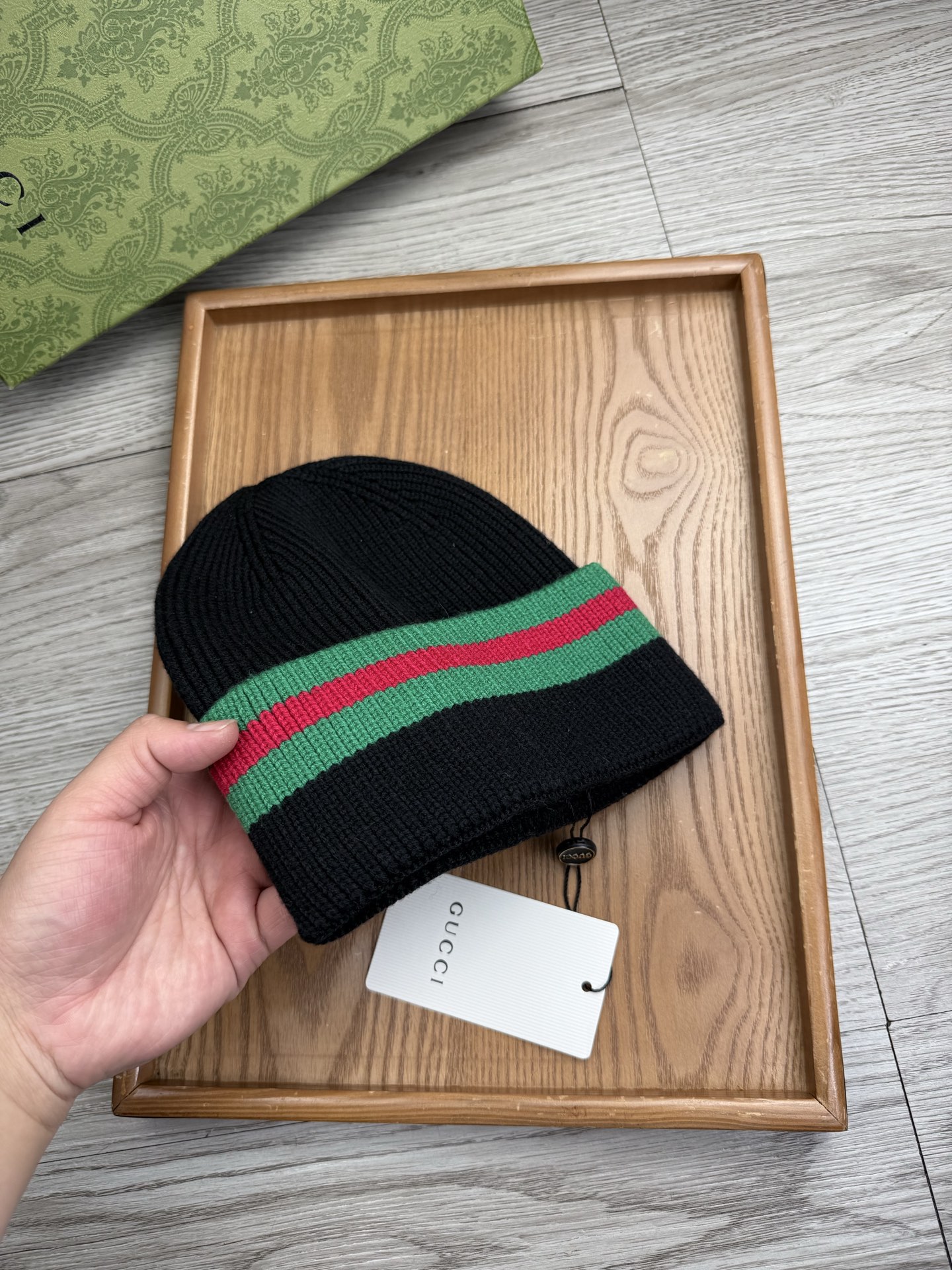 。G家。福利！！新款上架，特别实惠的一个系列帽子，面料：细毛线。密度紧致！毛线针织面料手感舒适透气性好！