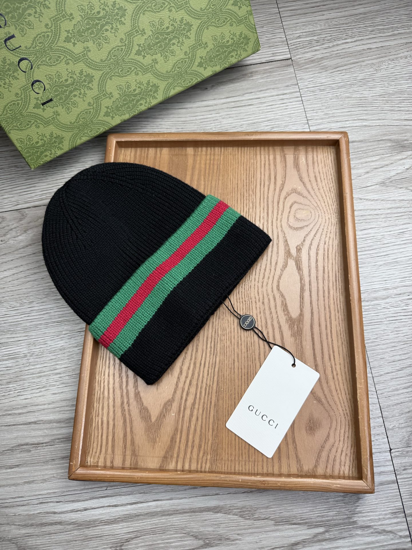 。G家。福利！！新款上架，特别实惠的一个系列帽子，面料：细毛线。密度紧致！毛线针织面料手感舒适透气性好！