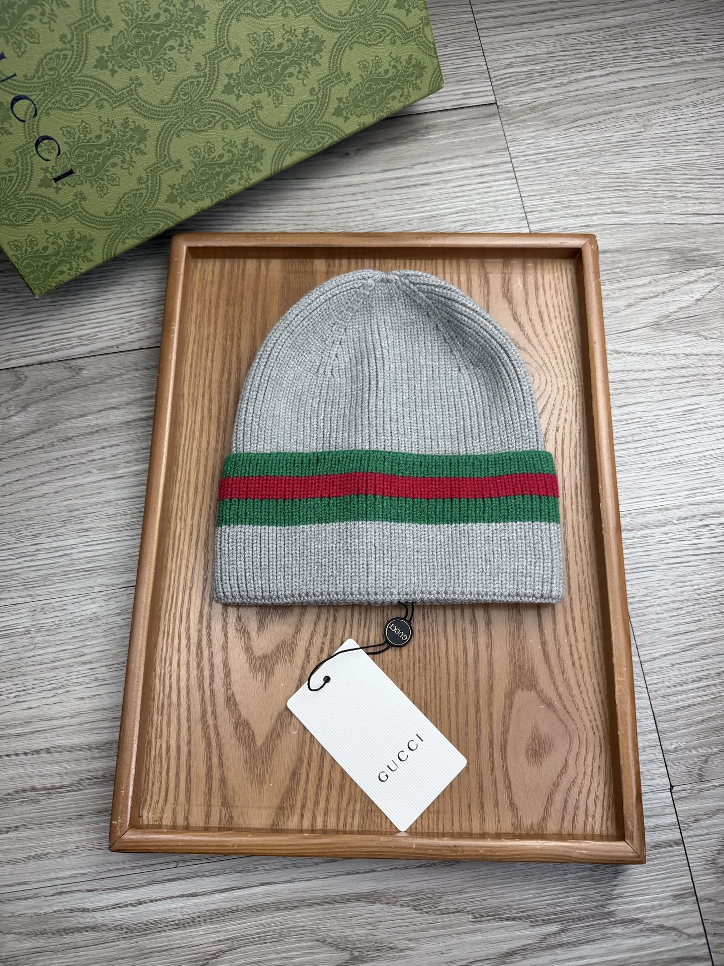 。G家。福利！！新款上架，特别实惠的一个系列帽子，面料：细毛线。密度紧致！毛线针织面料手感舒适透气性好！