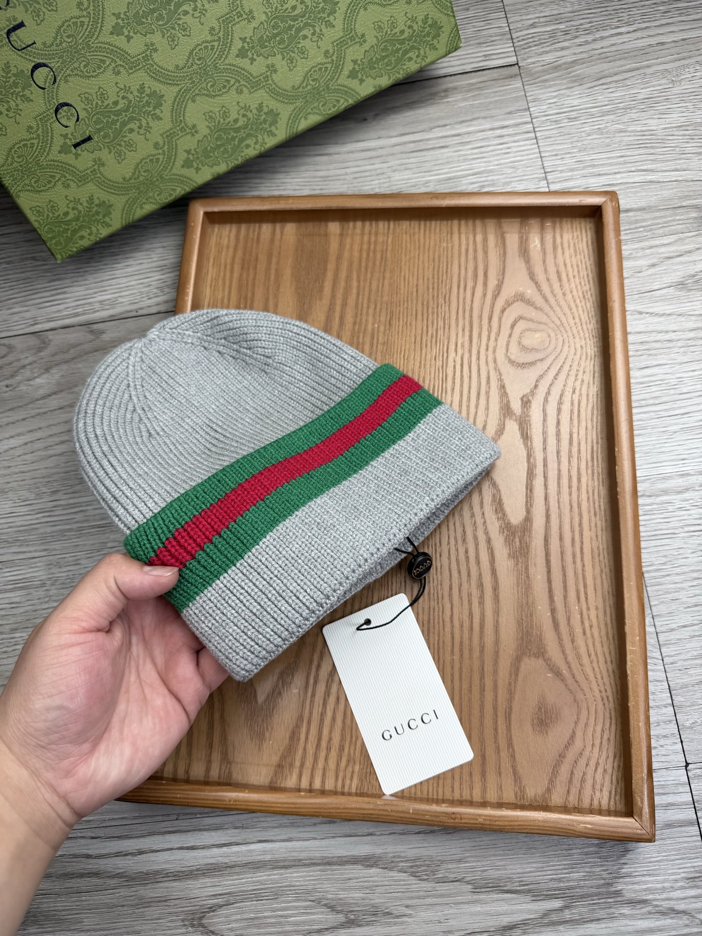 。G家。福利！！新款上架，特别实惠的一个系列帽子，面料：细毛线。密度紧致！毛线针织面料手感舒适透气性好！