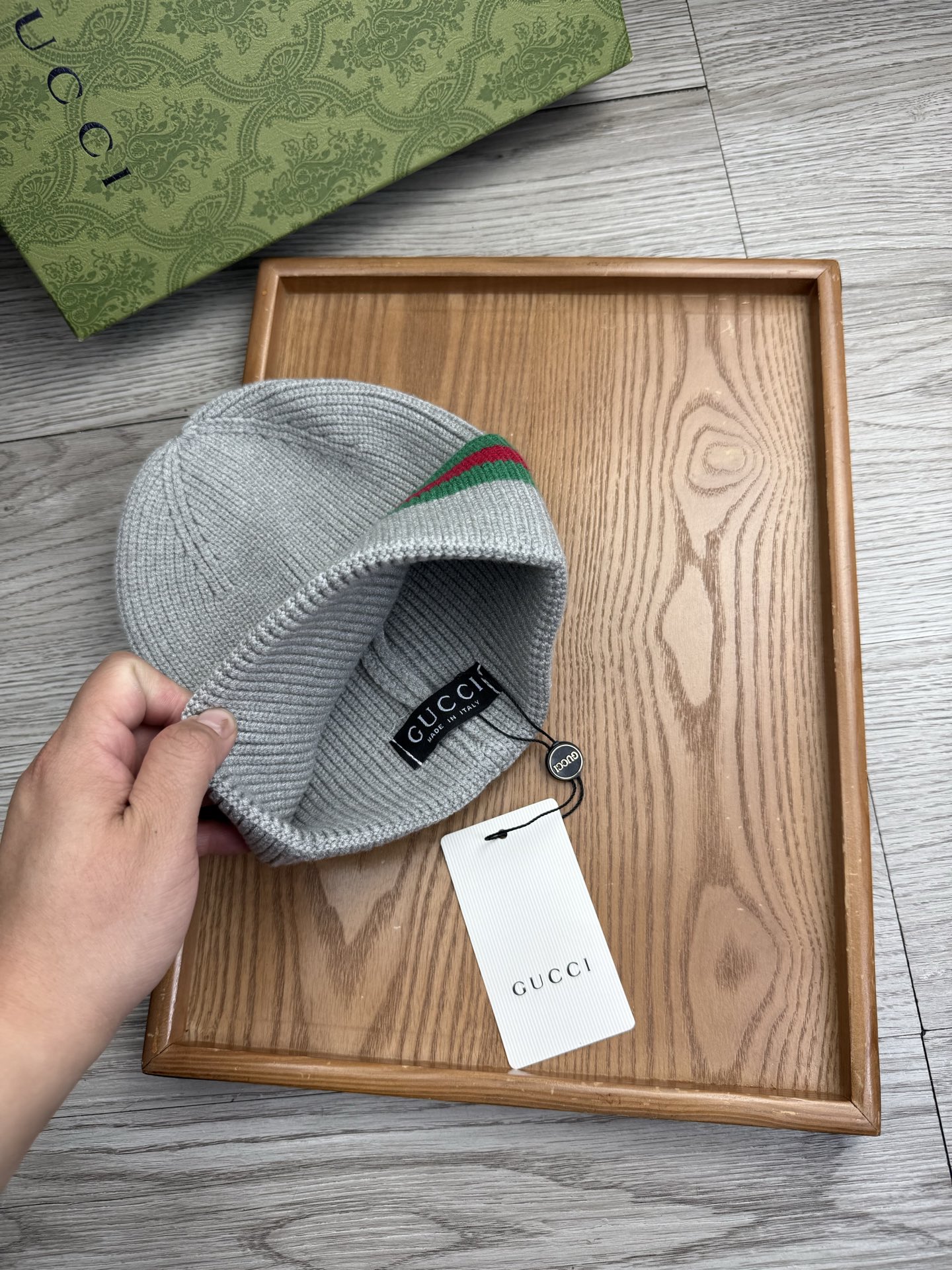 。G家。福利！！新款上架，特别实惠的一个系列帽子，面料：细毛线。密度紧致！毛线针织面料手感舒适透气性好！