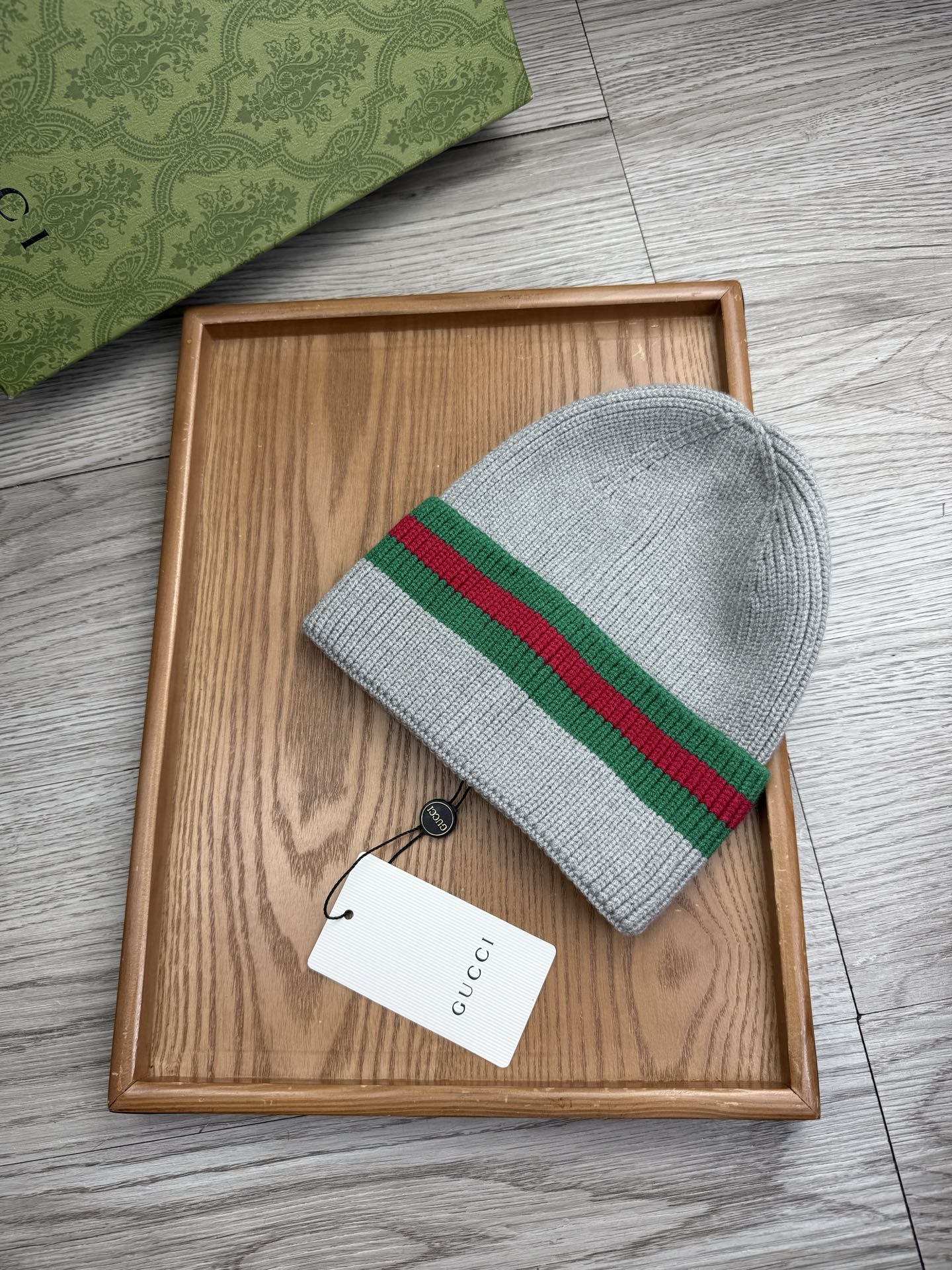 。G家。福利！！新款上架，特别实惠的一个系列帽子，面料：细毛线。密度紧致！毛线针织面料手感舒适透气性好！