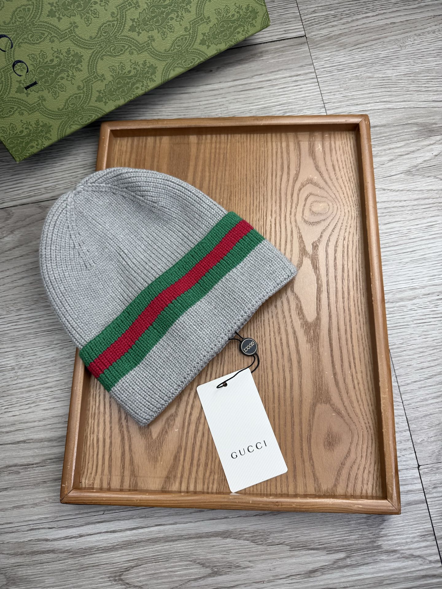 。G家。福利！！新款上架，特别实惠的一个系列帽子，面料：细毛线。密度紧致！毛线针织面料手感舒适透气性好！