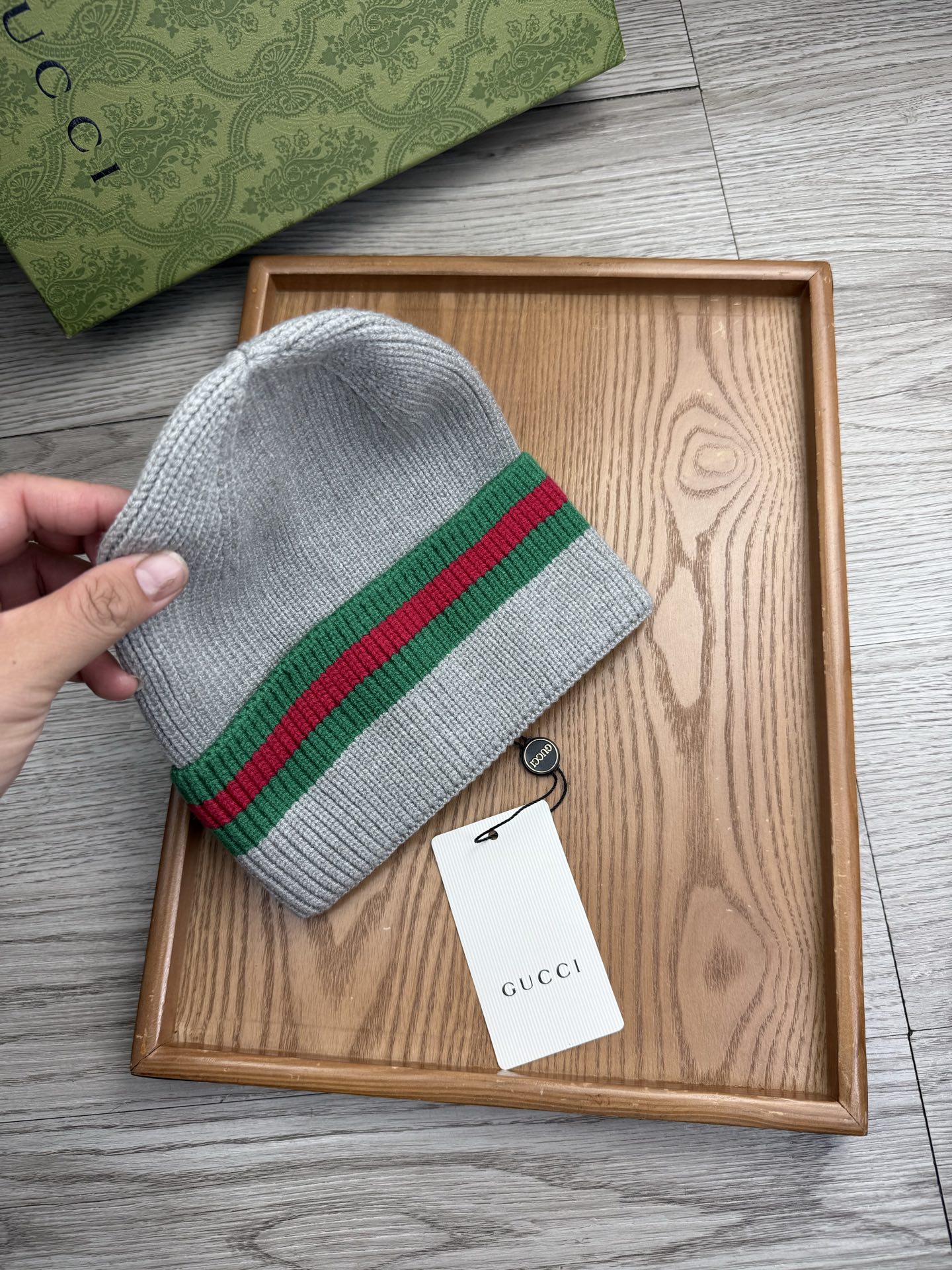 。G家。福利！！新款上架，特别实惠的一个系列帽子，面料：细毛线。密度紧致！毛线针织面料手感舒适透气性好！